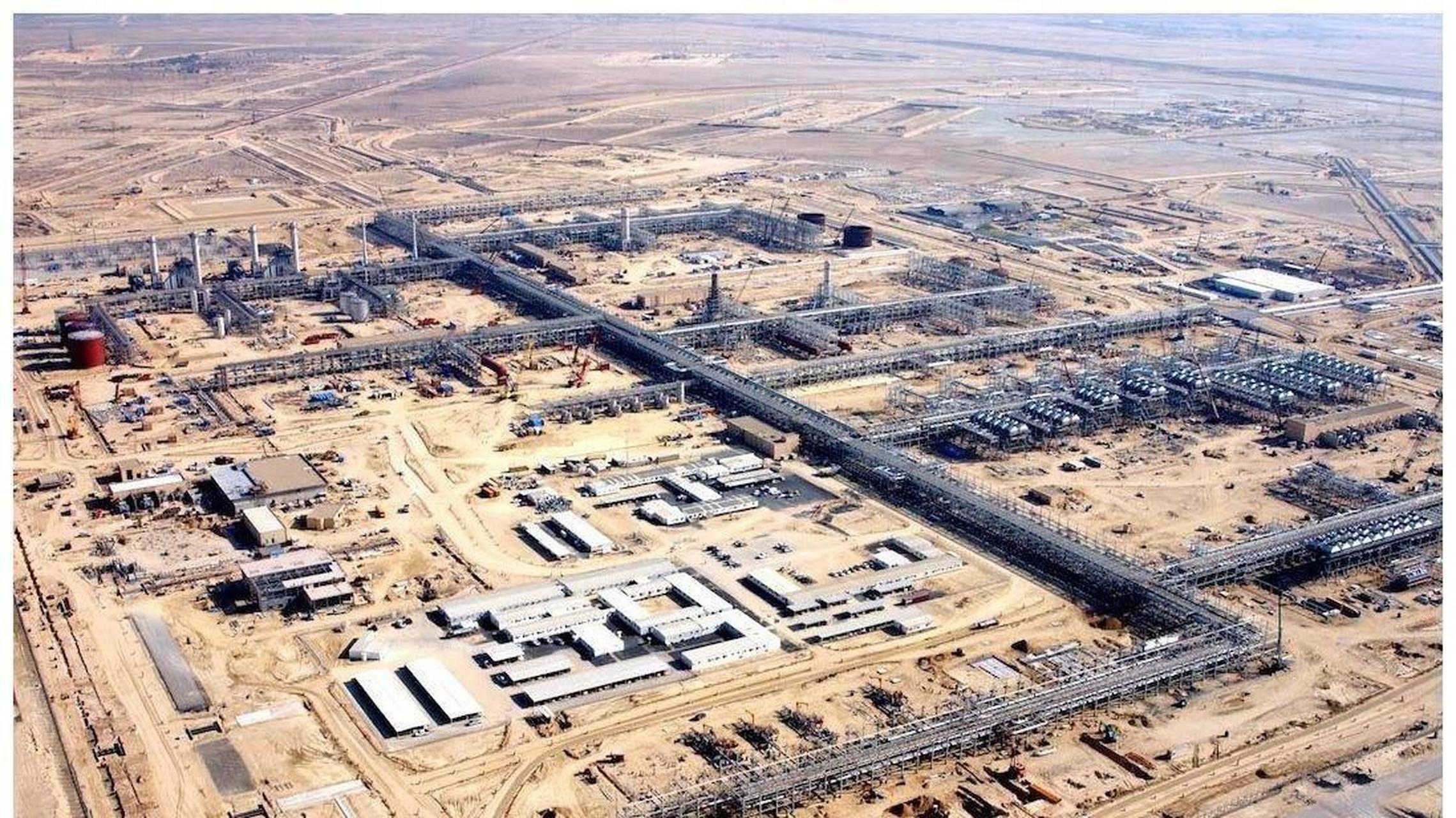 1,世界最大油田——沙特加瓦尔油田 位于沙特阿拉伯东部,已探明石油