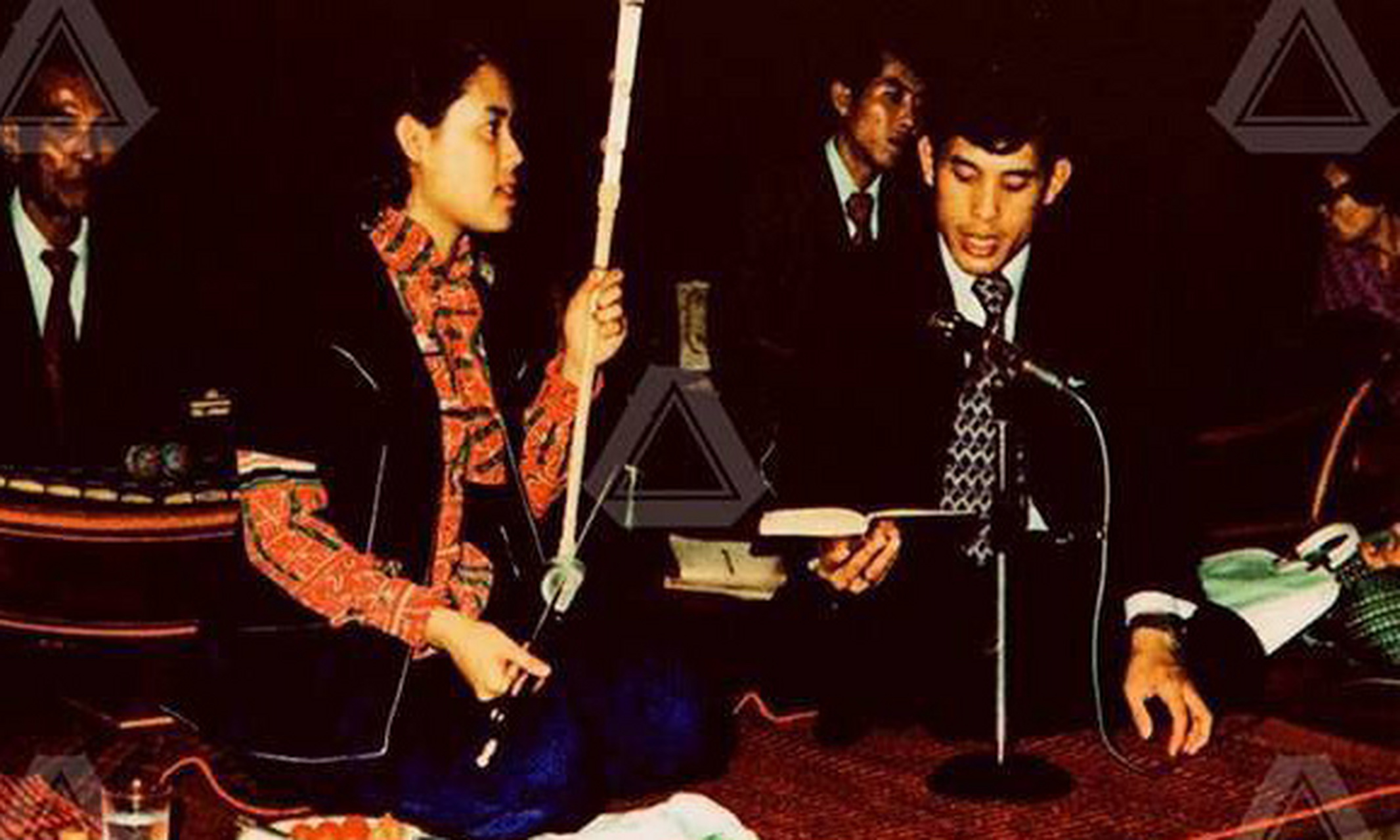 诗琳通公主年轻时多可爱,有少女的清纯和娇憨,爱学习,坐飞机也看书,多