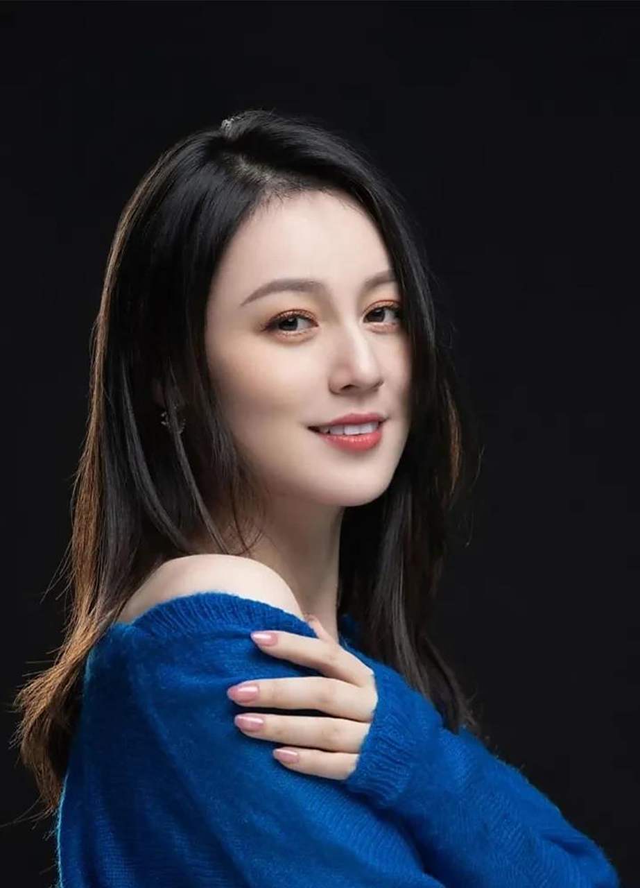 中国湖南 80 后 女歌手—唐艺  唐艺,1983年10月2日出生于湖南,中国