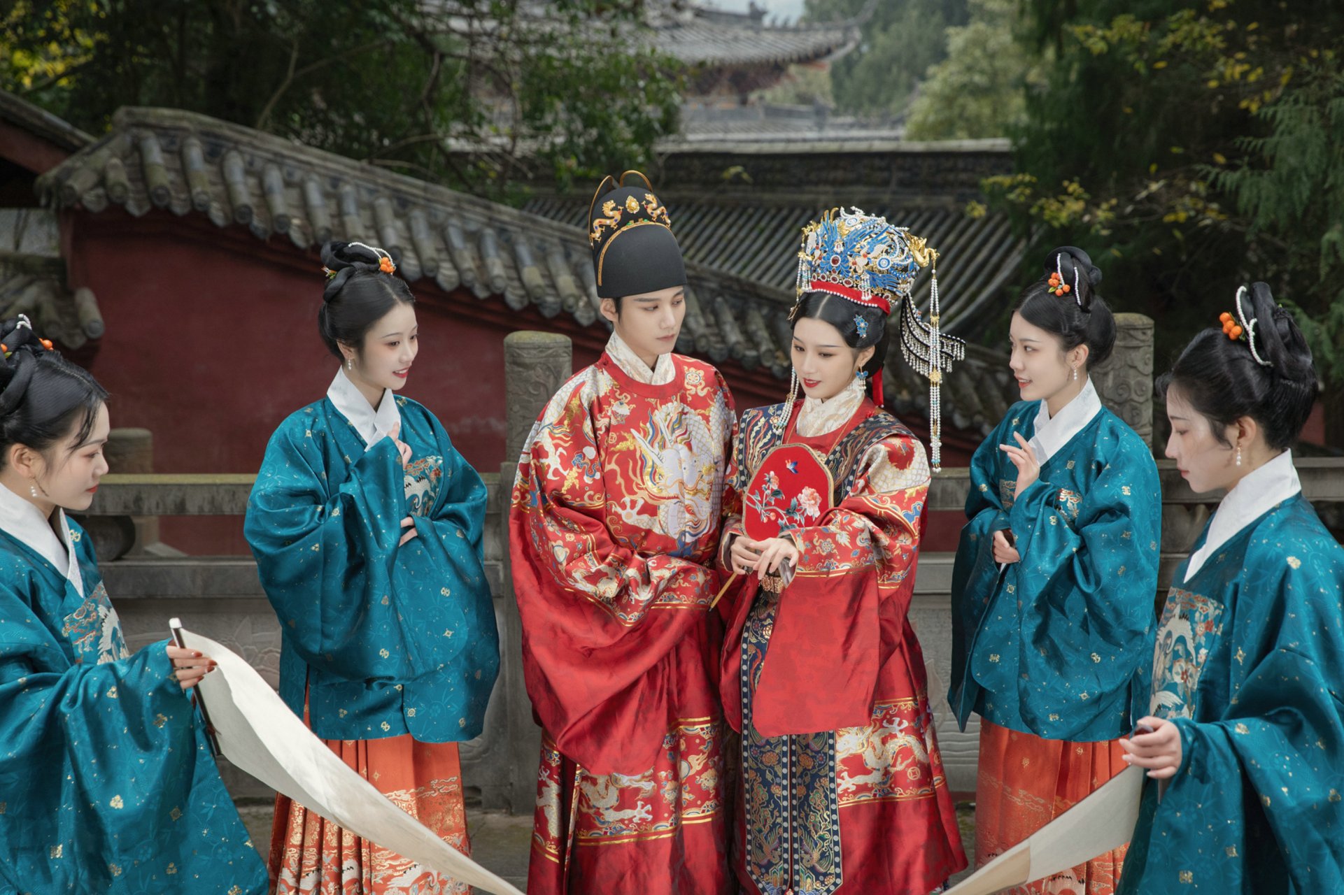 古装婚礼是中国传统文化中的一大瑰宝,汉服之美更是令人陶醉.