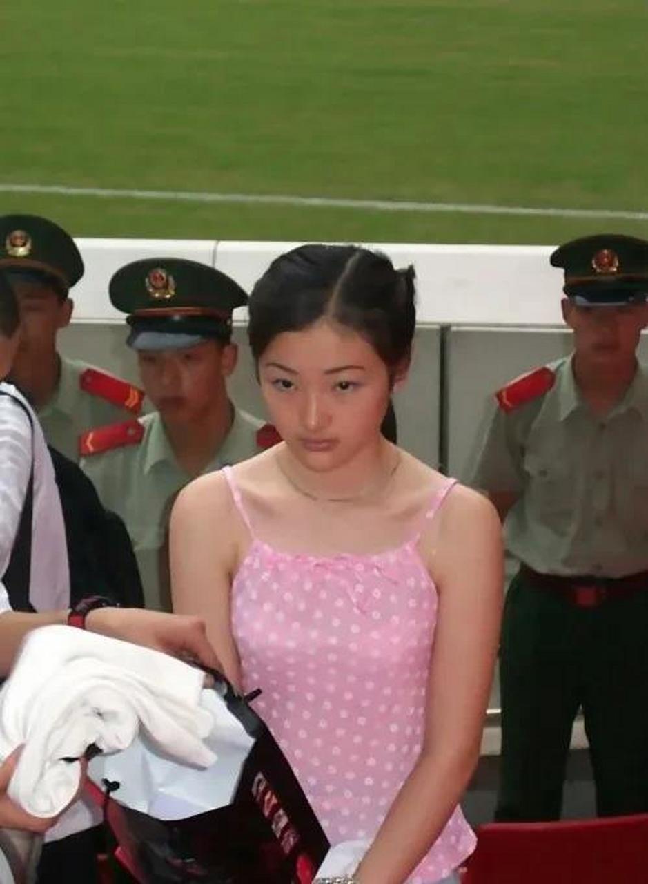 1991年10月6日,20岁"美女囚犯"陶静被判死 刑,审讯时她沉默不语,不料