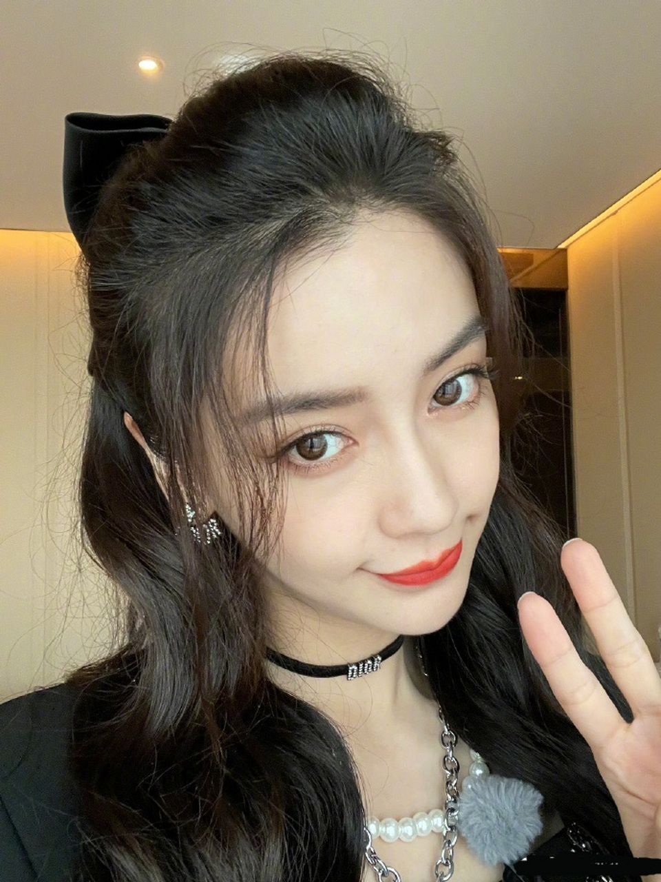 美女# baby这个美颜照片看起来是真的白,你喜欢吗?