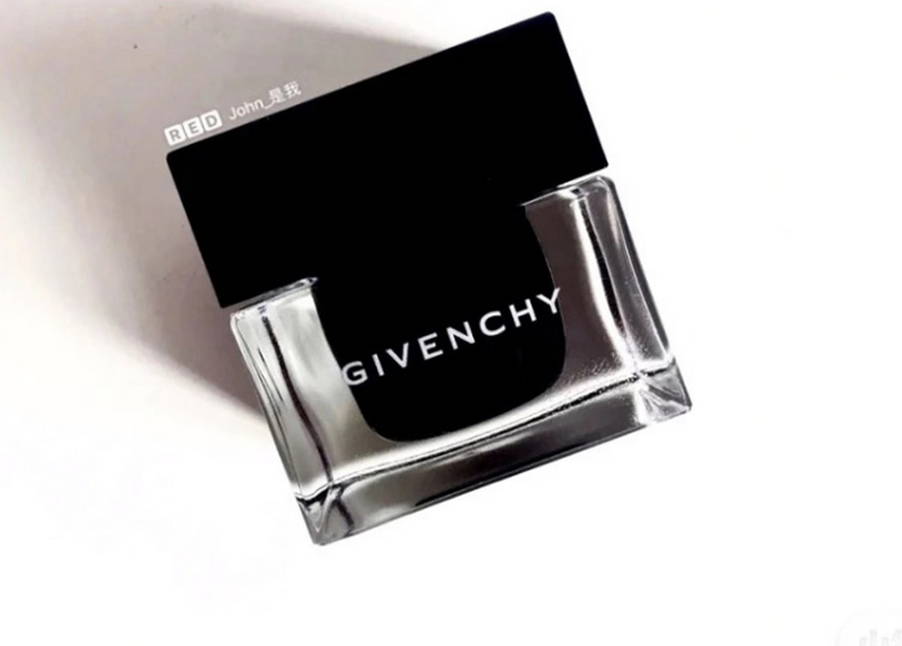 纪梵希 墨藻珍萃眼霜   经过多次匠心调配和大量耐心的测试,研制成功