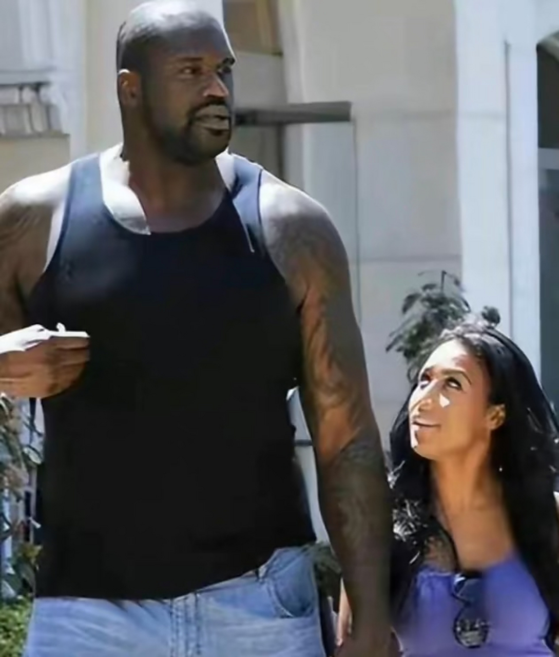 奥尼尔和她的小女友,除了身高不般配,其他感觉还挺和谐