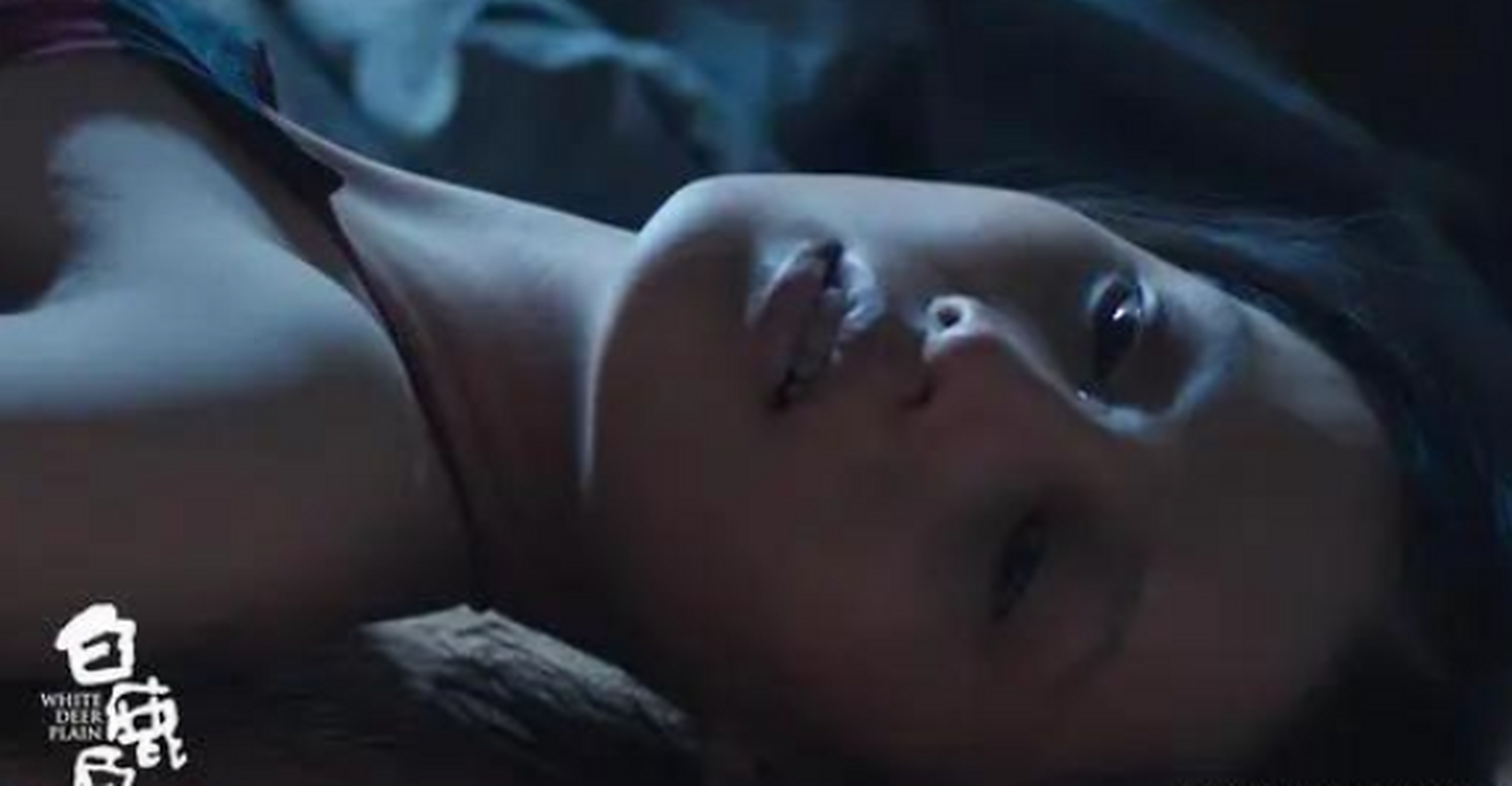 《白鹿原》拍摄期间,李沁与何冰躺在床上,抱了很久很久.