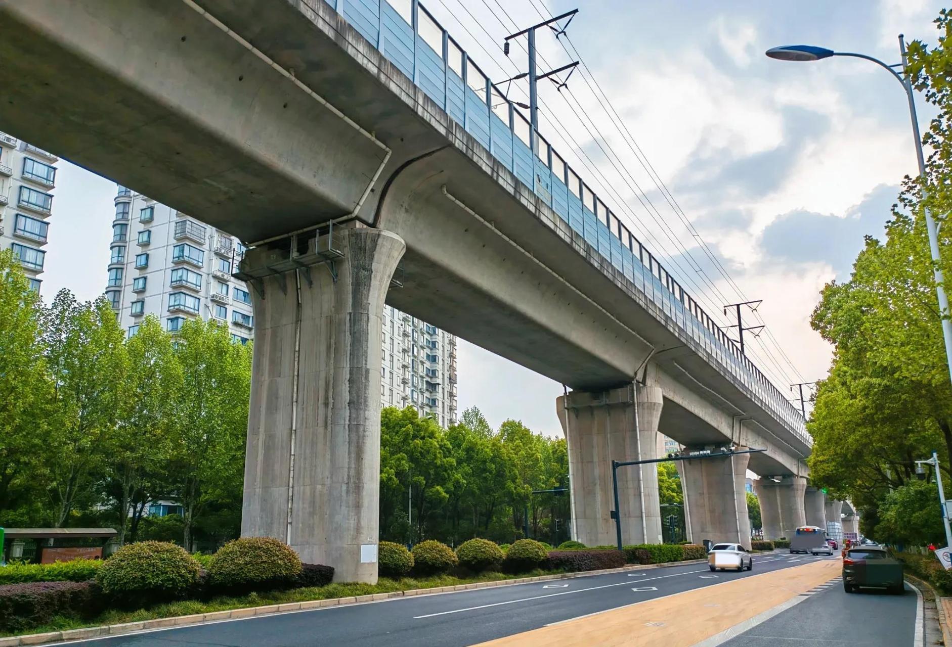 正好位于路中间,在全合肥来说是独一无二的情况吗?