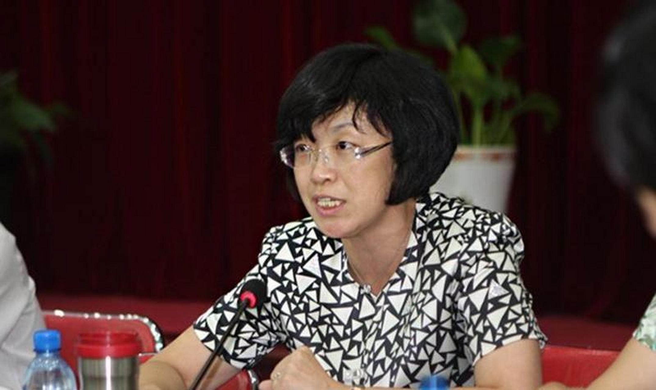 据报道,杨晓波贪污1400万元,并曾经与42名官员发生过不正当关系.