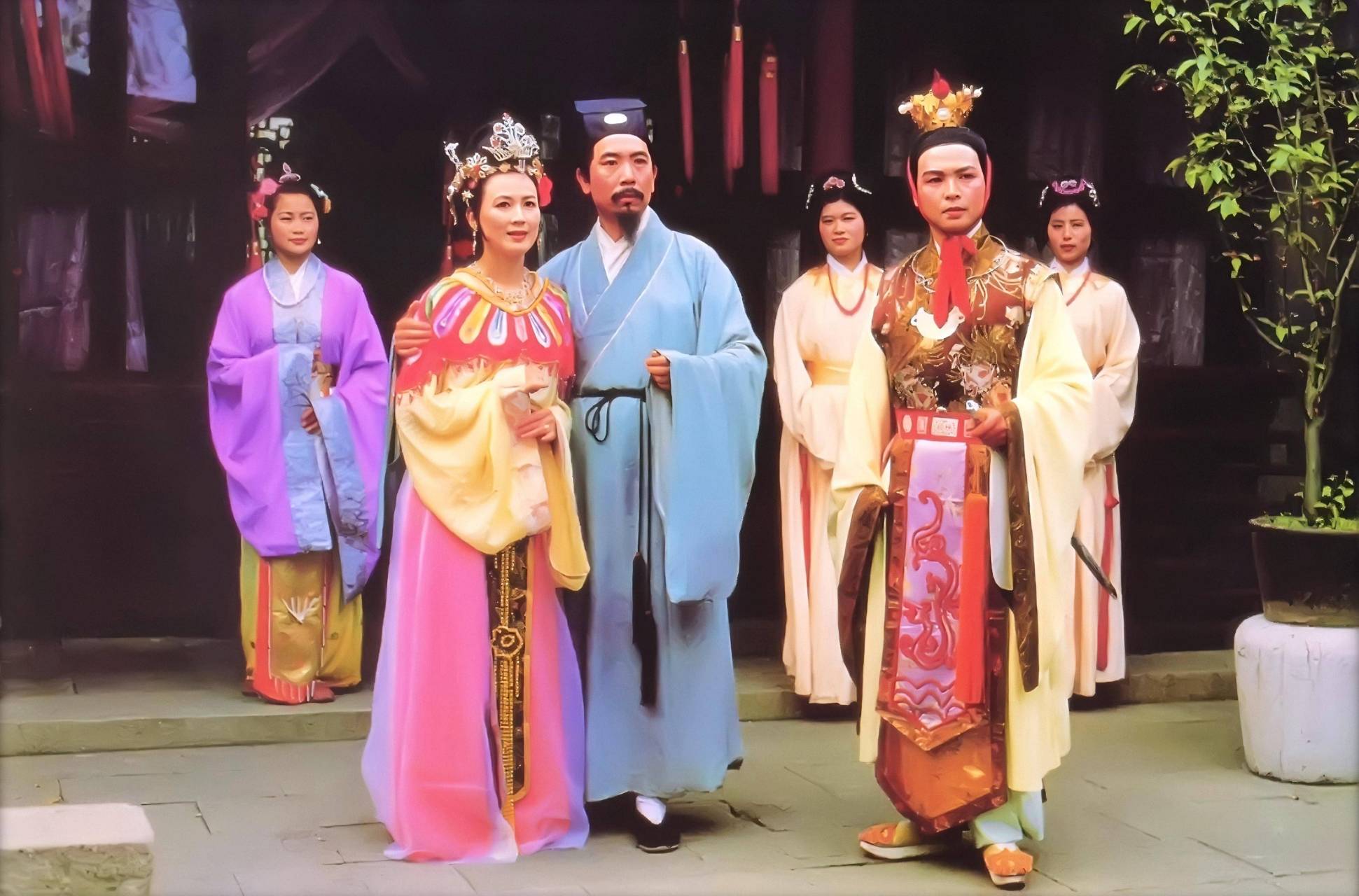 乌鸡国国王被变化为全真道士的妖怪推入井中谋害.