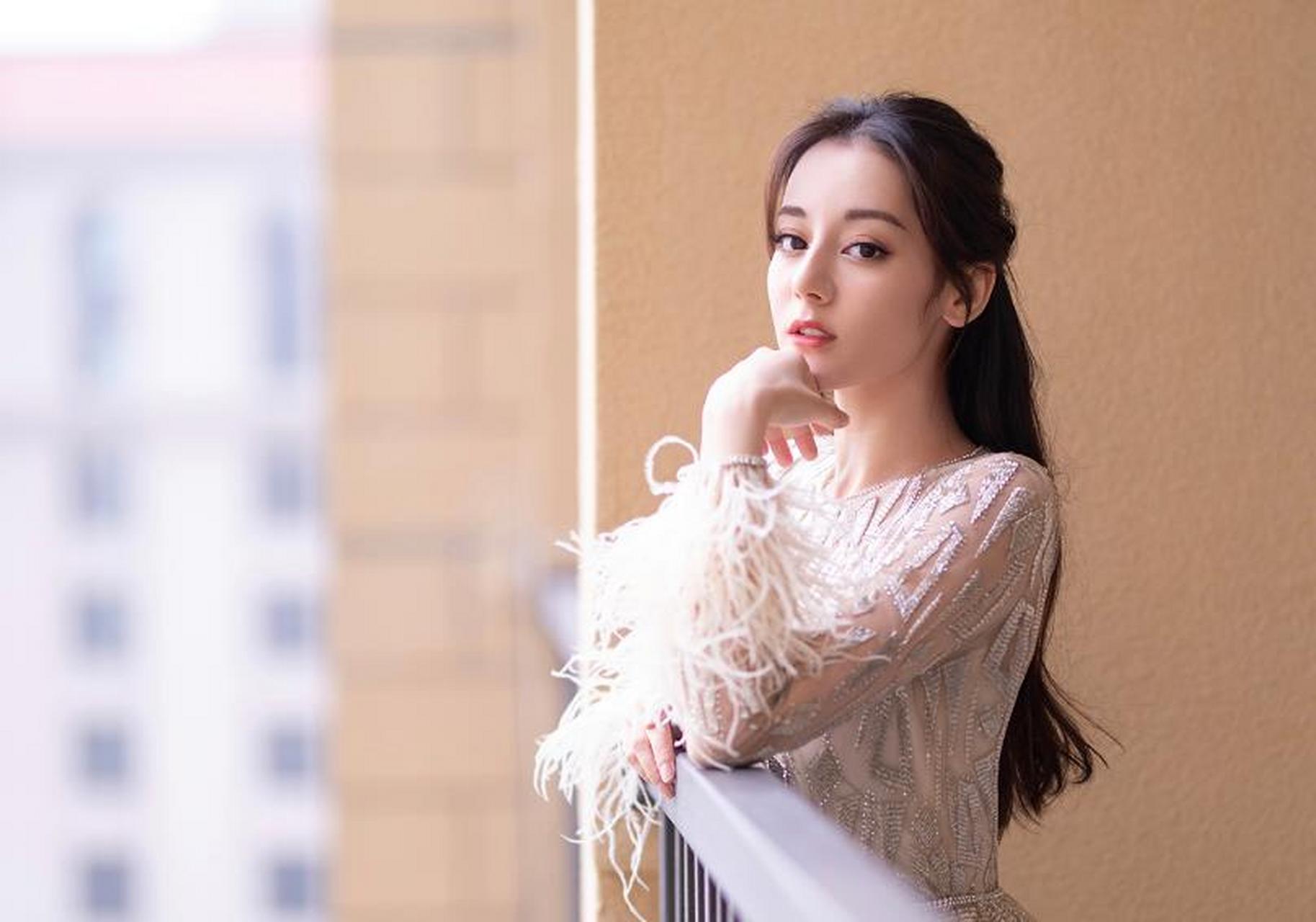 热巴怀孕风波再升级,被曝将去国外工作,疑效仿张碧晨海外生女?