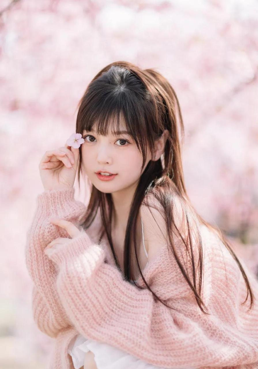 嫩模:钟曼菲,湖北孝感人,微博抖音小红书都可搜,认识更多网红美女关注