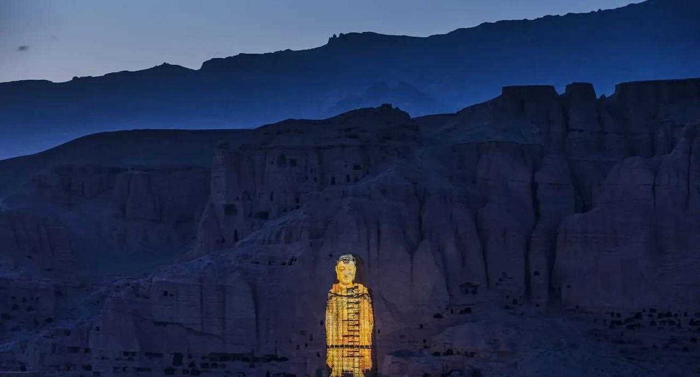 阿富汗被炸毁的巴米扬大佛,至今已有1500多年历史.