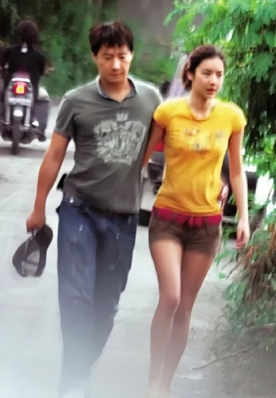 黎明和乐基儿年轻时的拍拖照,当时的两人正是非常的登对,黎明一直是