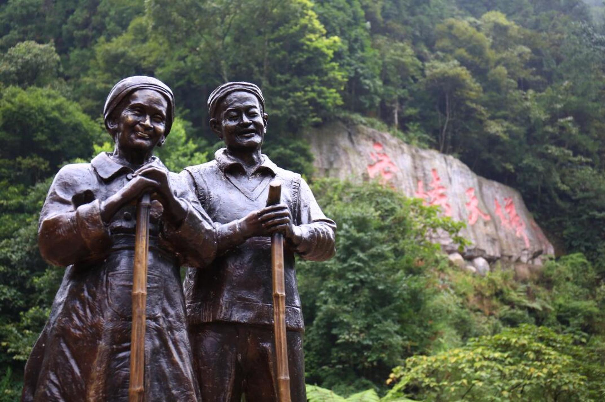 这个寡妇名叫徐朝清,比刘国江大10岁