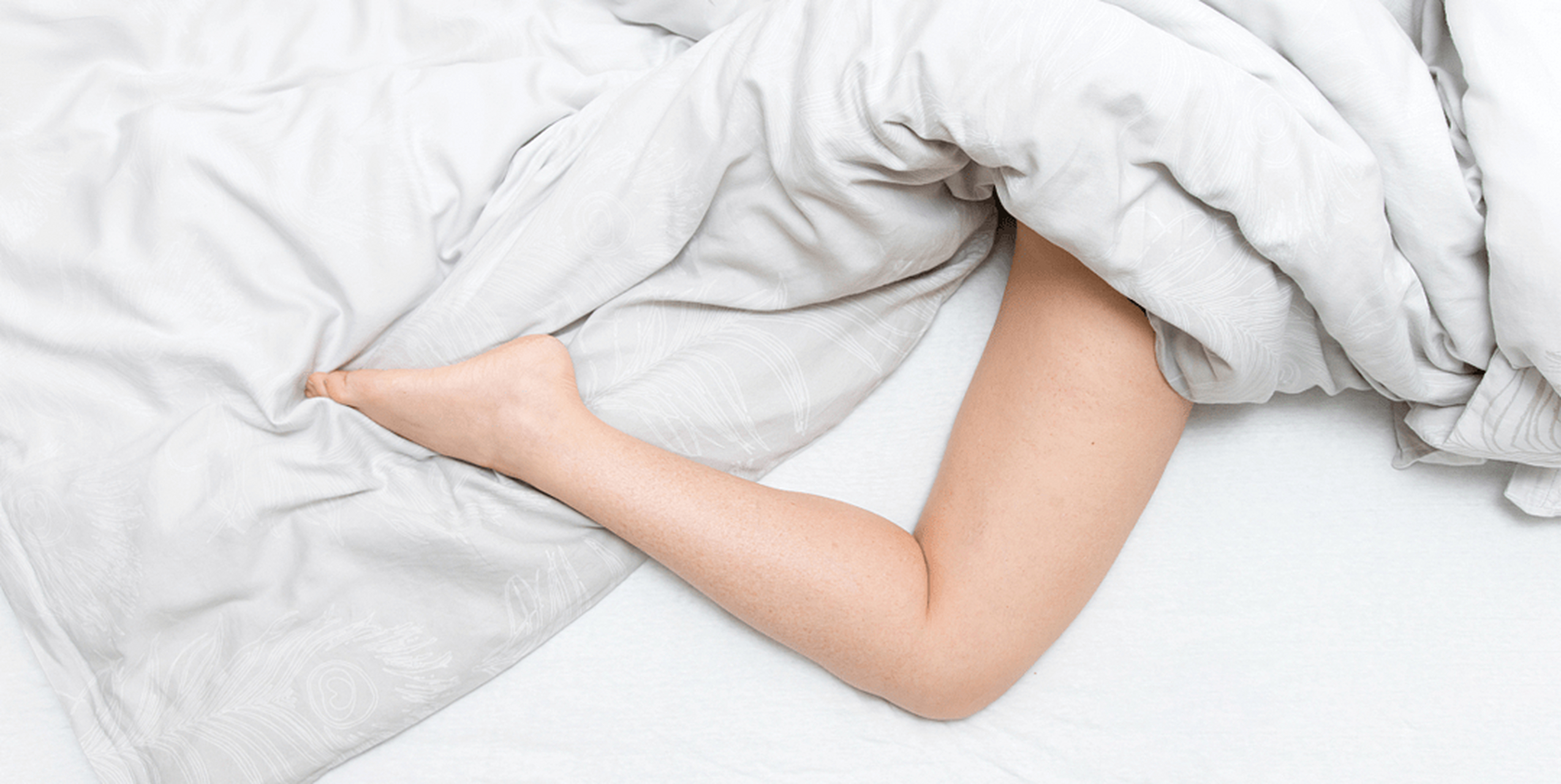 "我从小非常喜欢裸睡,如果我穿着衣服睡觉,哪怕是只有内衣,我就会感到