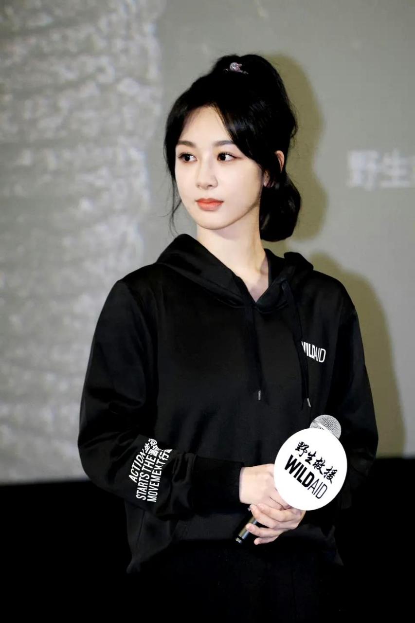 杨紫妹妹,一身黑衣服就很美.