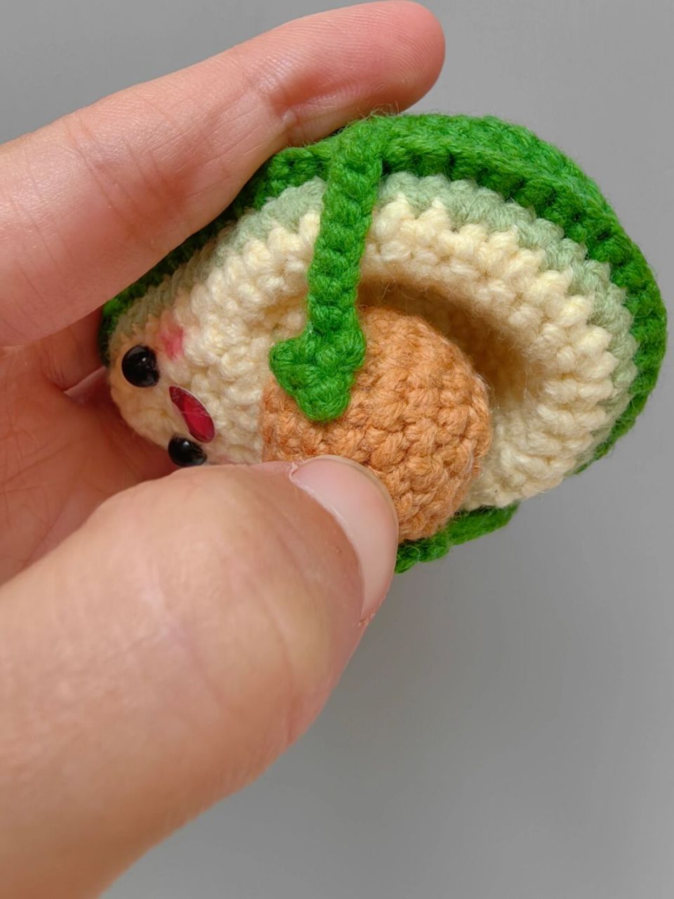 钩针编织的童话:华丽小玩偶的诞生  钩针玩偶是一种手工制作的玩具