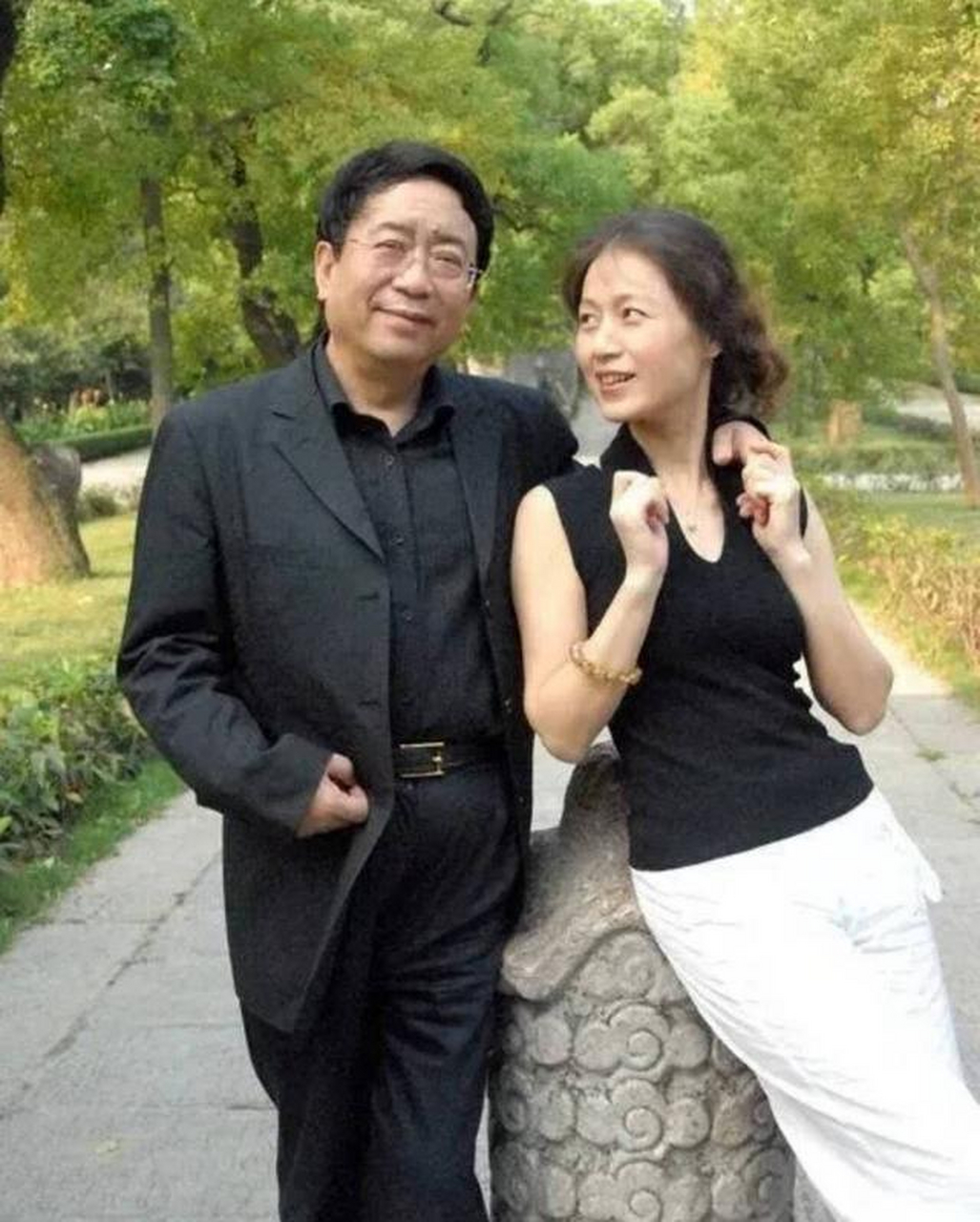 李红的现任老公是谁图片
