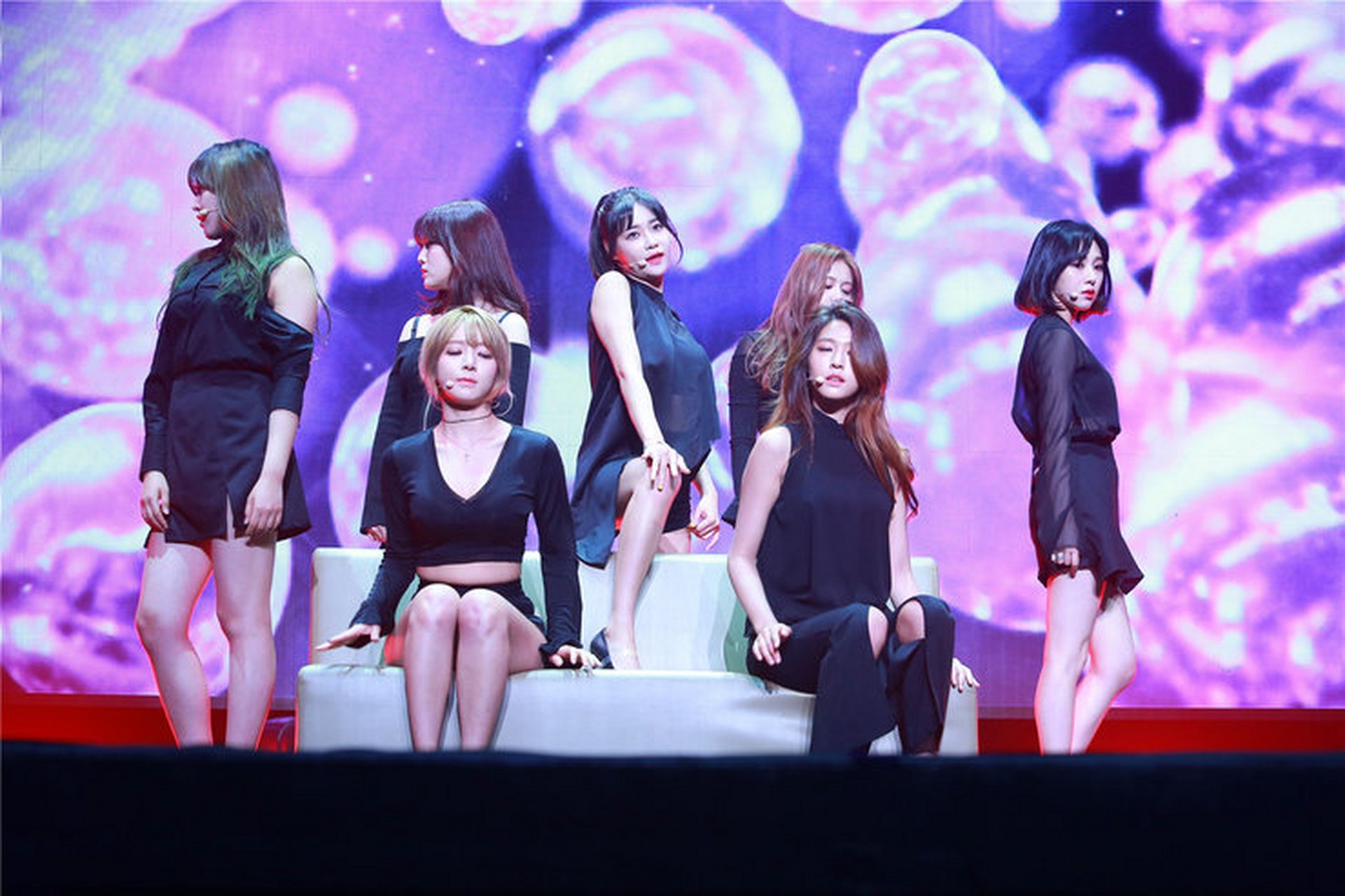 aoa演唱会劲歌嗨翻天,观众惊喜万分#aoa女团#