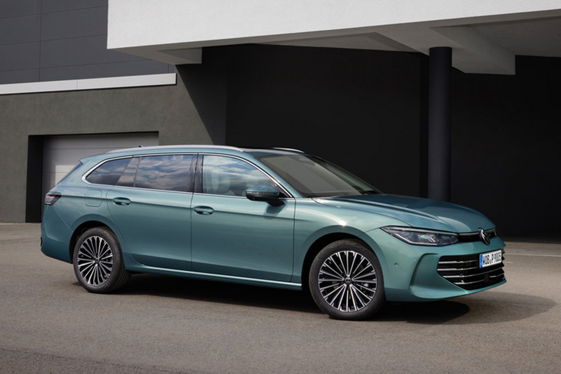 8月31日,大众汽车正式对外发布了passat b9(第九代)车型,该车基于mqb