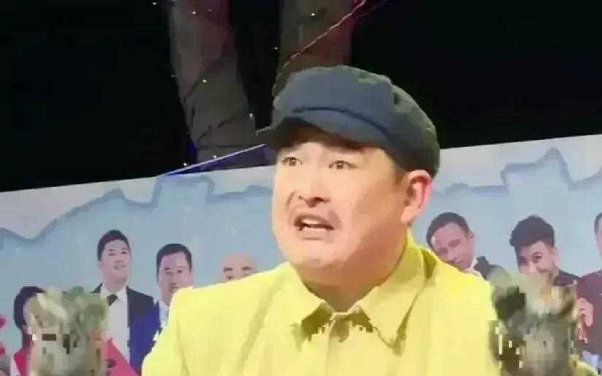 赵本山儿子赵一楠模仿赵本山早年的小品,不管扮相还是表情,都十分像