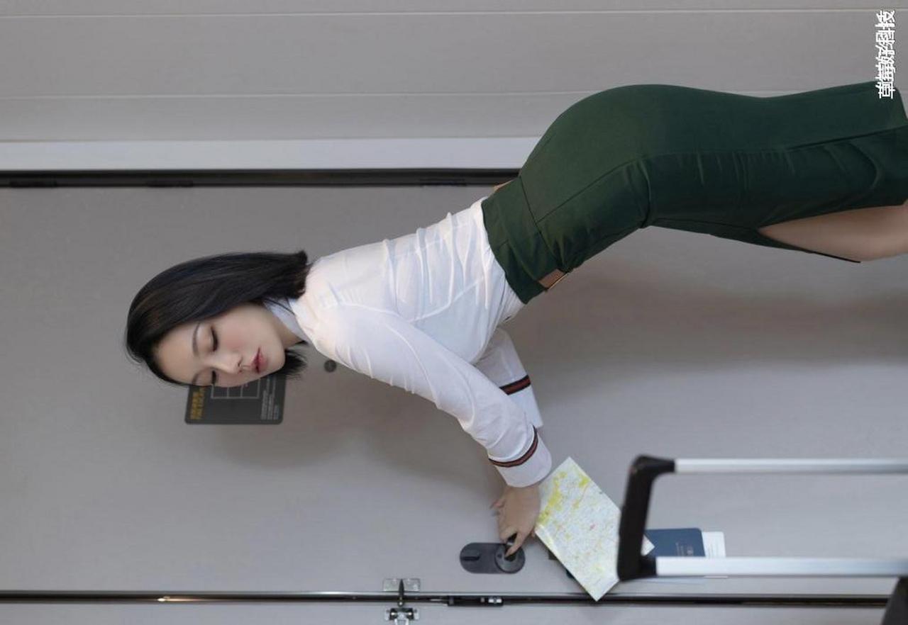 美女图集:高开叉性感长裙,肉丝短发美女气场十足