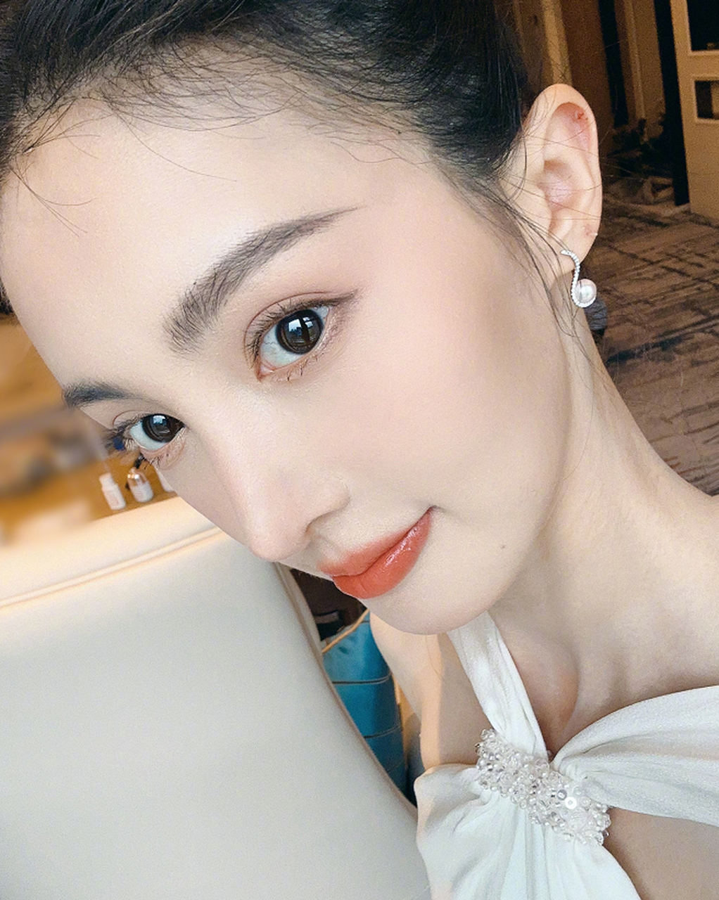 金晨的怼脸照,这是真的很瘦.