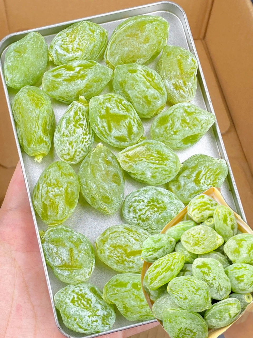 家人们,网友说对了,这个绿瓜子梅真的很好吃,简直让人垂涎欲滴.