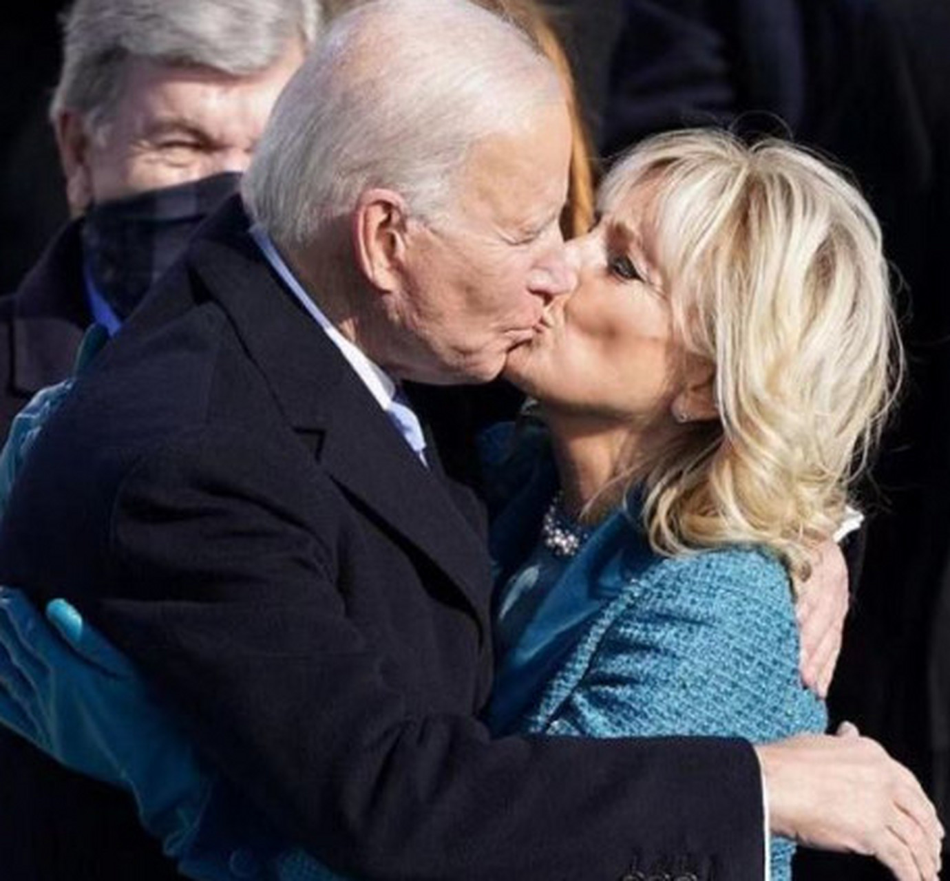 吉尔比拜登小9岁,是拜登的第二任妻子,也曾离过婚!