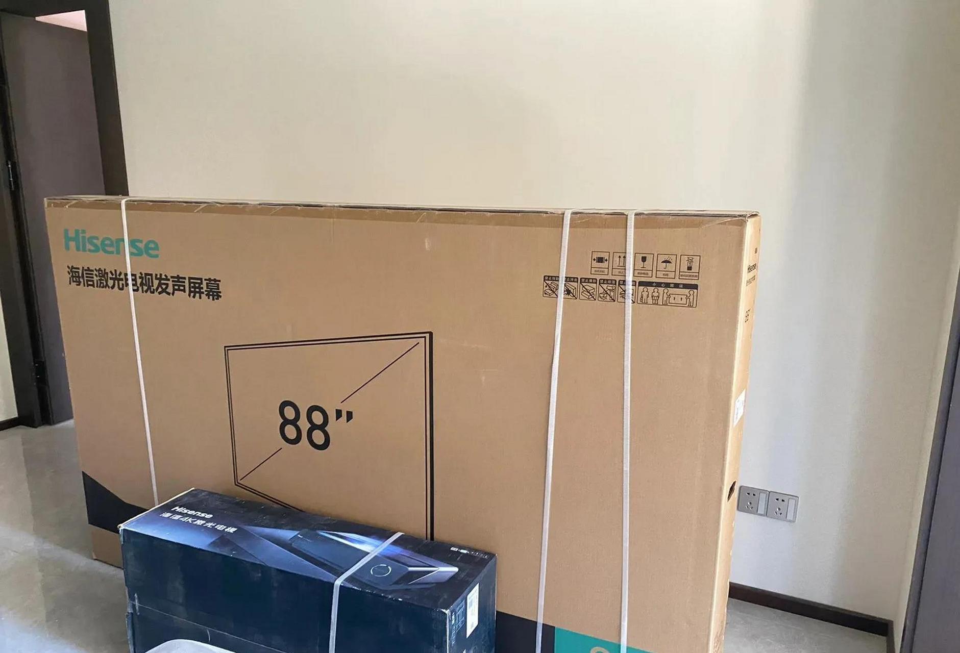 海信激光电视88寸,安全落地!