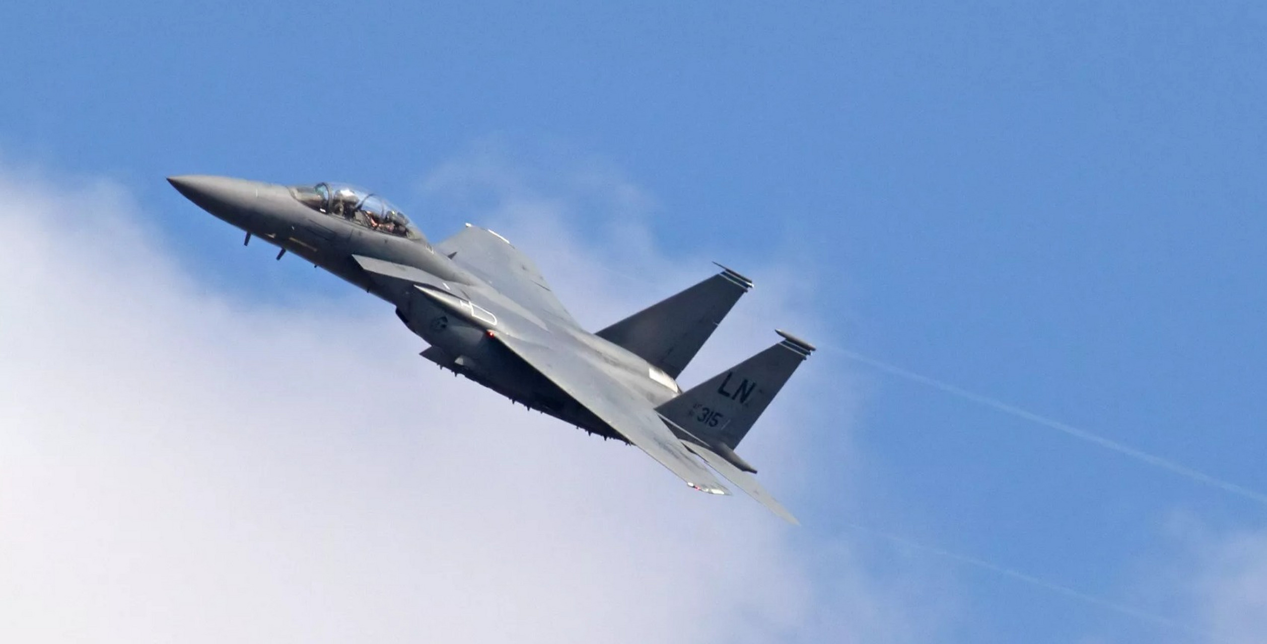 美国f-15鹰式战斗机在俄勒冈州坠毁  周一,一架美国空军f-15d鹰式飞机