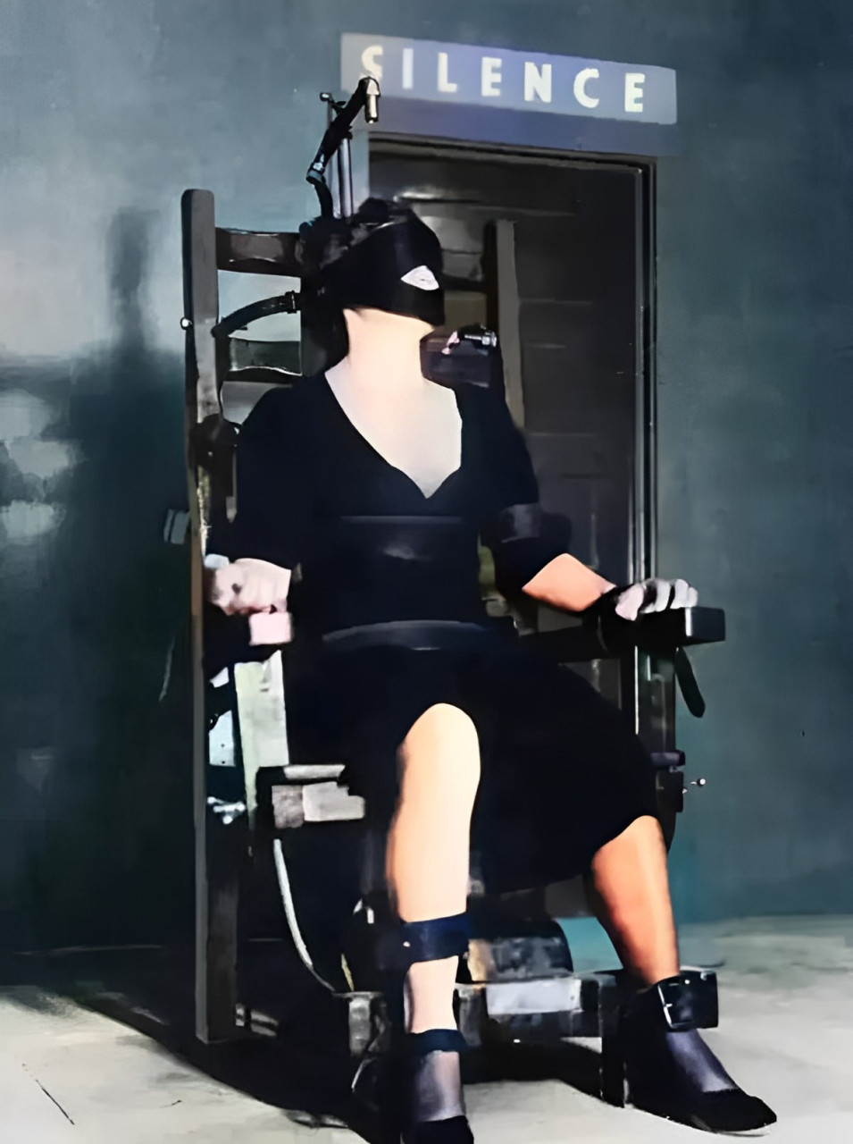 聂曦随后被敌人残忍杀害,我们应该铭记聂曦等人的牺牲,向英雄致敬.