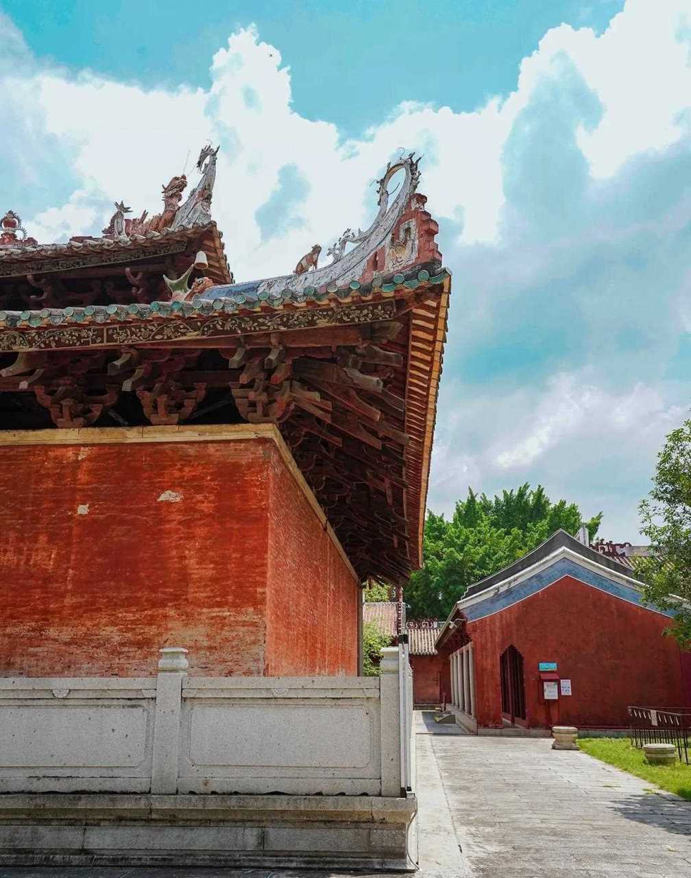 德庆学宫始建于宋朝,是南方现存最古老的孔庙.