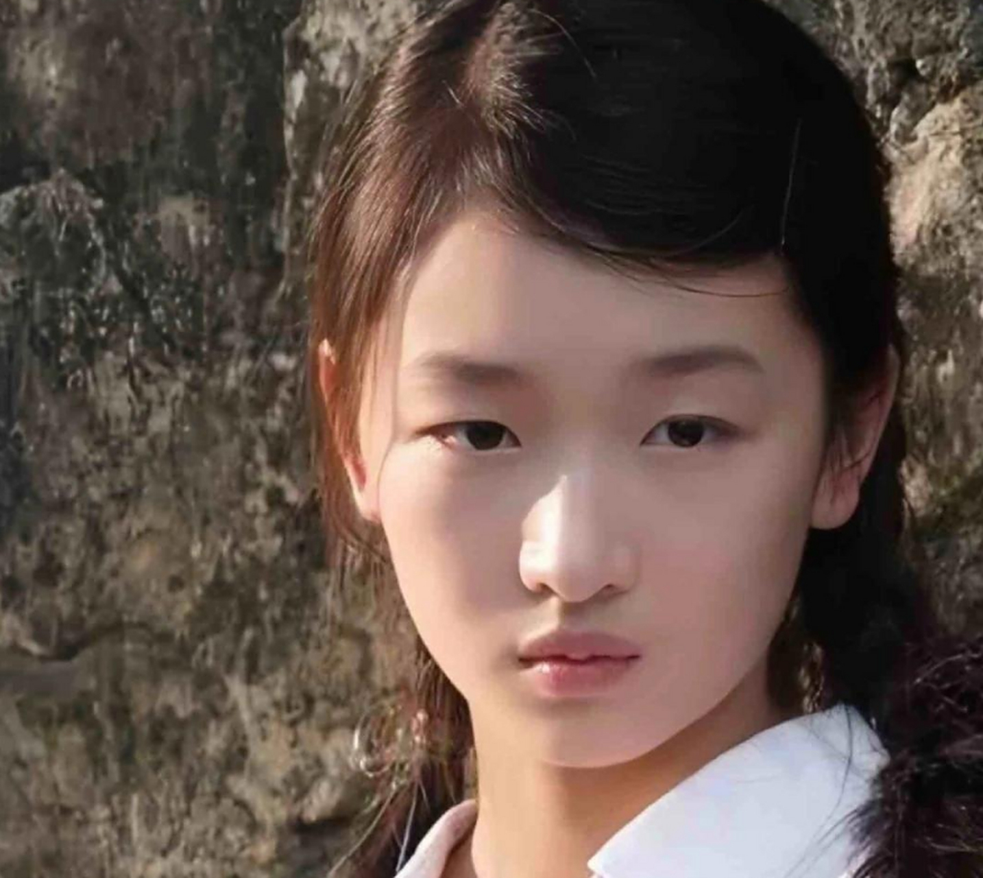 刚出道时的周冬雨一脸清纯毫无野心,令人怀念