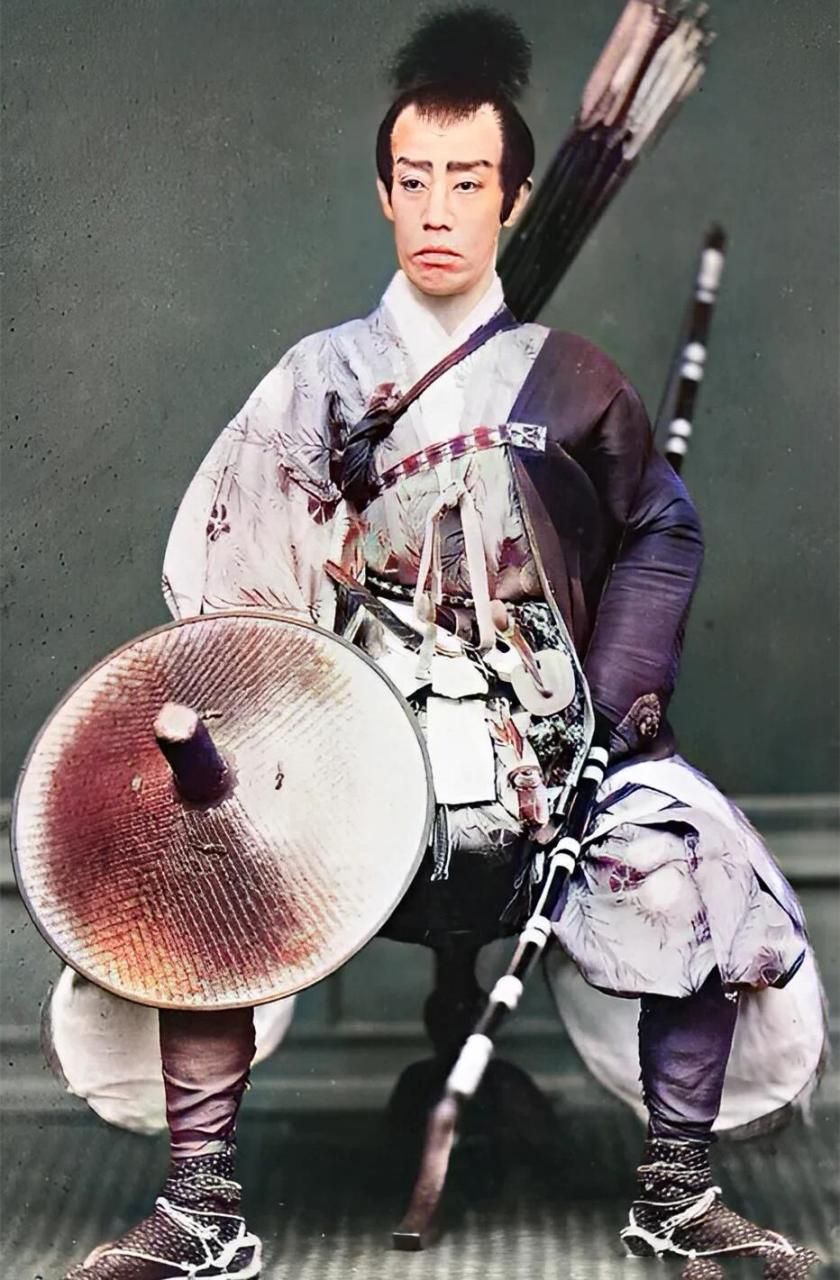 斗笠,双刀,长弓,短箭,都是当时日本武士的标配.