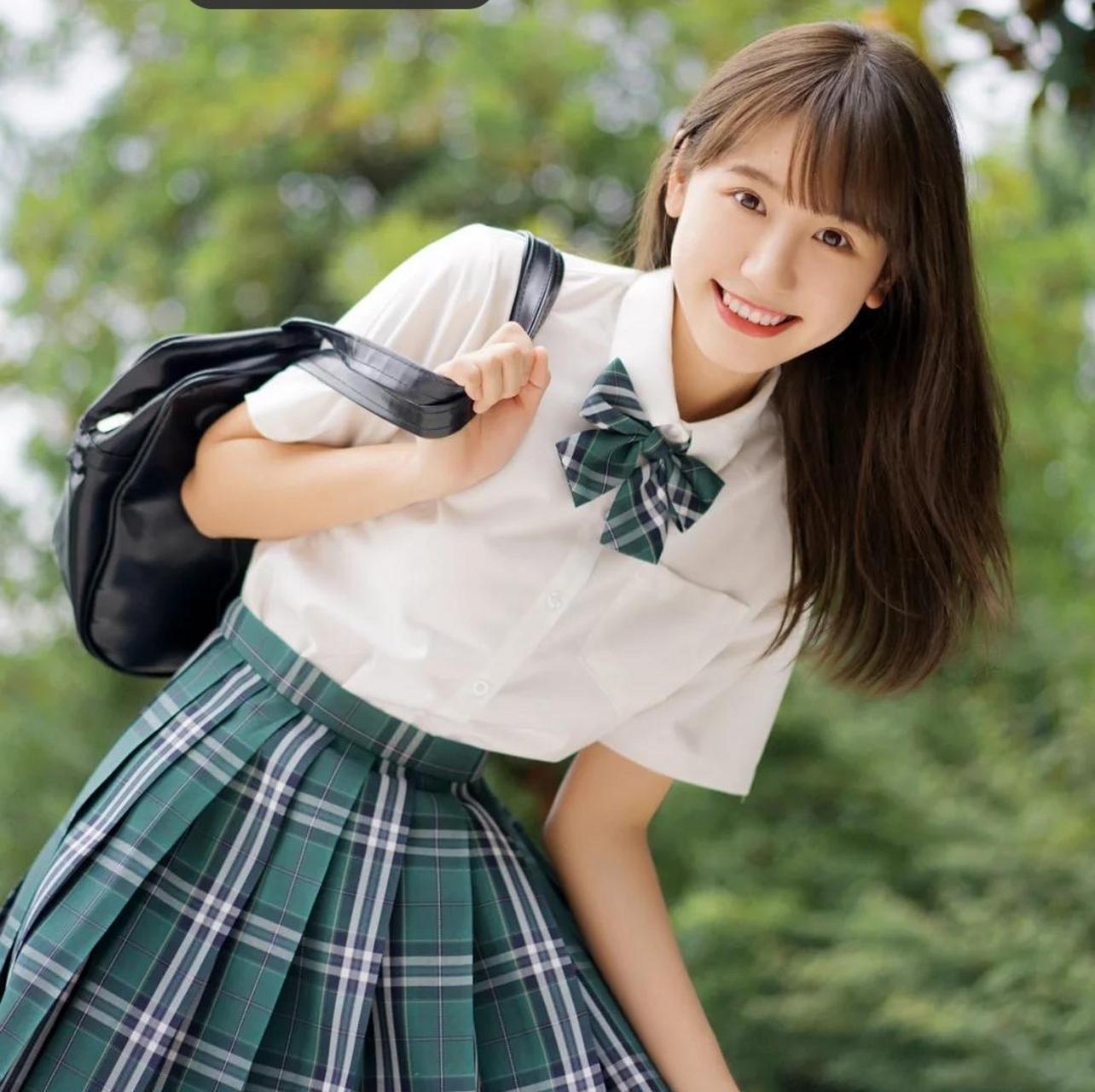 网友:日本和中国,就校服而言,哪一方更好看?