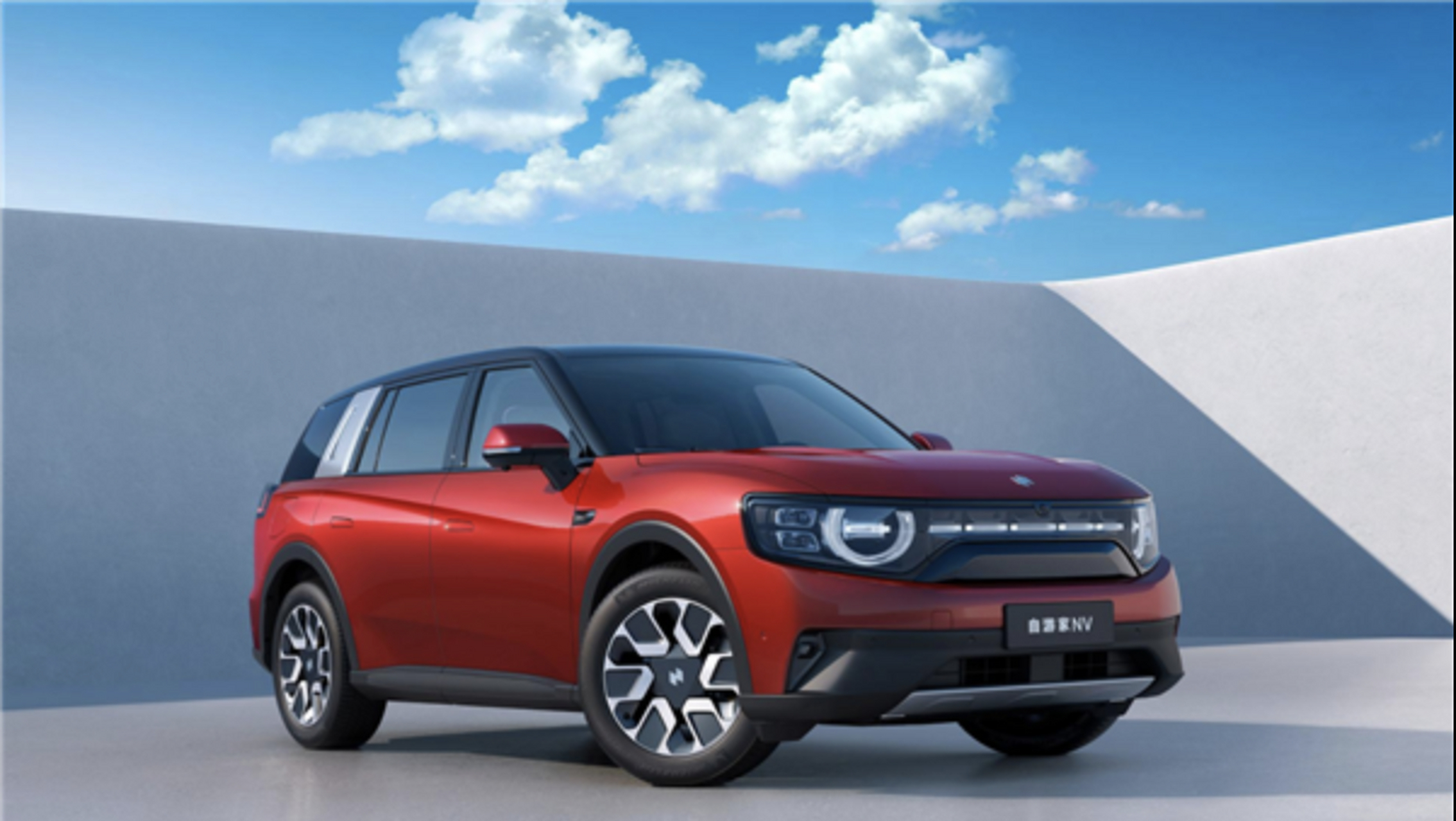 小牛创始人李一男造的电动车来了,零百5.9秒完灭理想one .