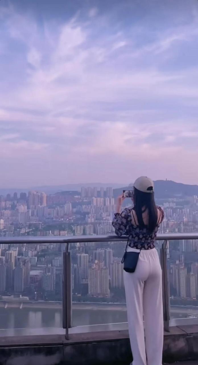 穿这样裤子的也是要命的背影杀,大家觉得呢?[耶]