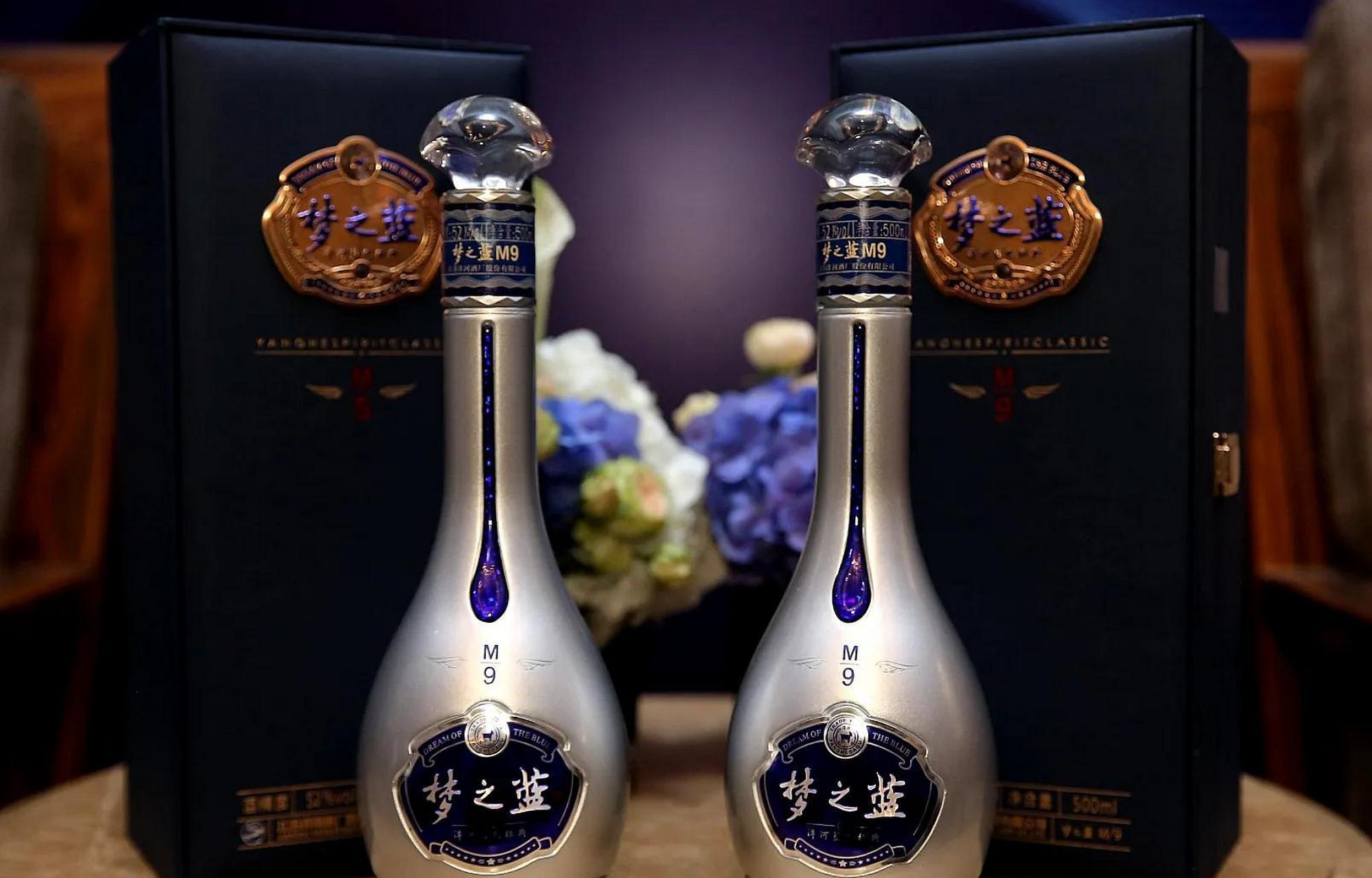 代表性白酒  贵州:茅台,董酒,国台,珍酒  湖北:黄鹤楼,白云边,稻花香