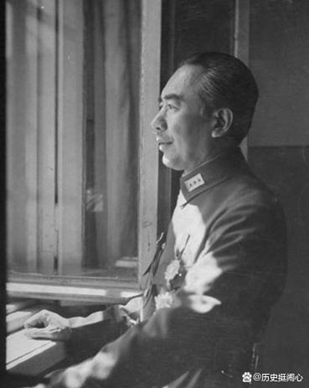 盛世才在群雄混战期间抓住了机遇,逆袭成新疆土皇帝后,便原形毕露