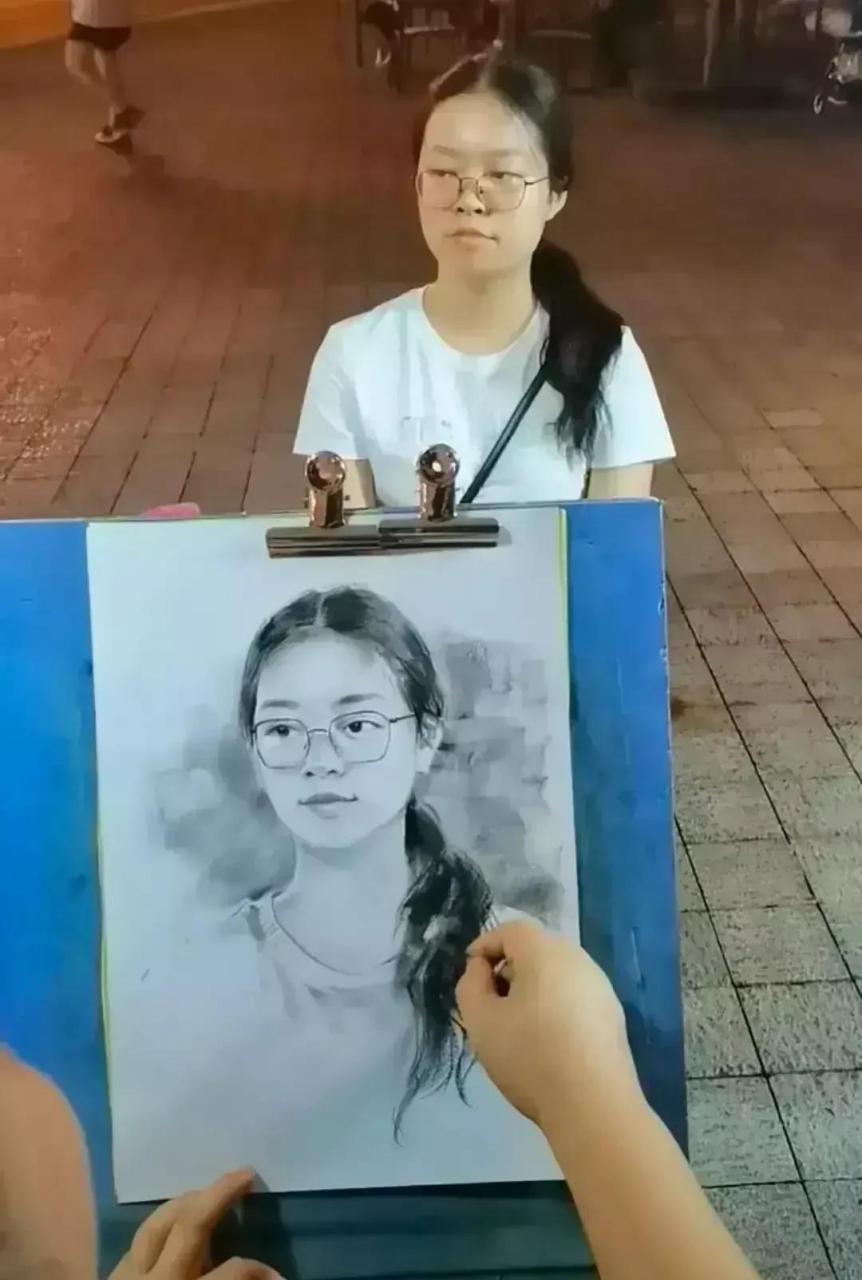 gif创作人# 我敢打赌,这个女孩肯定会买图一不会买图二的!