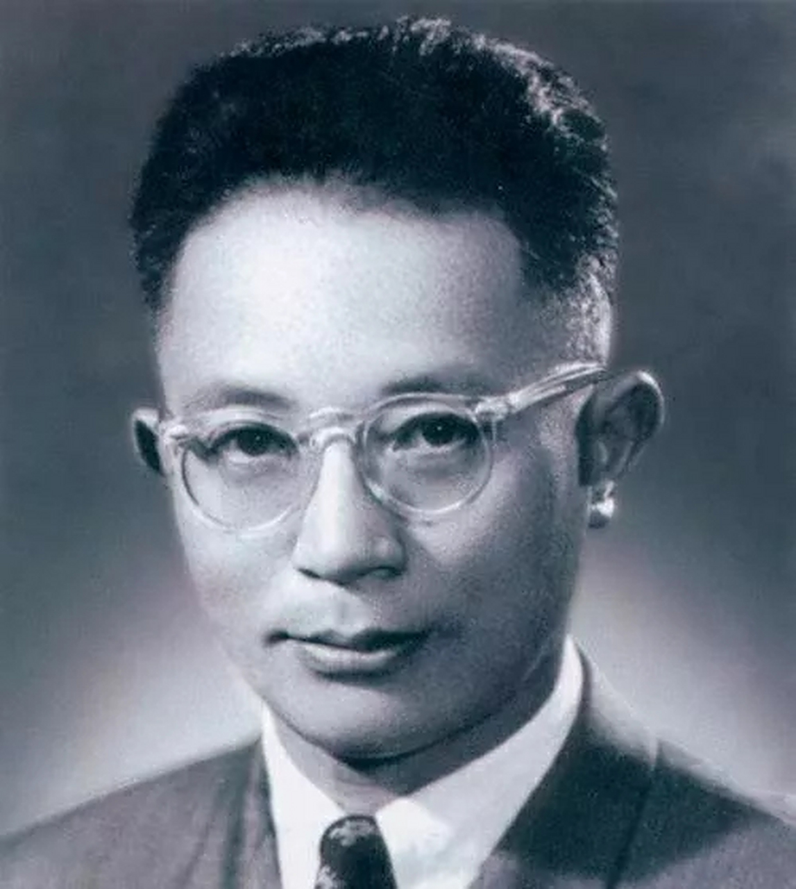 1950年,王莘被任命为天津音工团团长,为了给乐团采购铜管乐器,同年9月