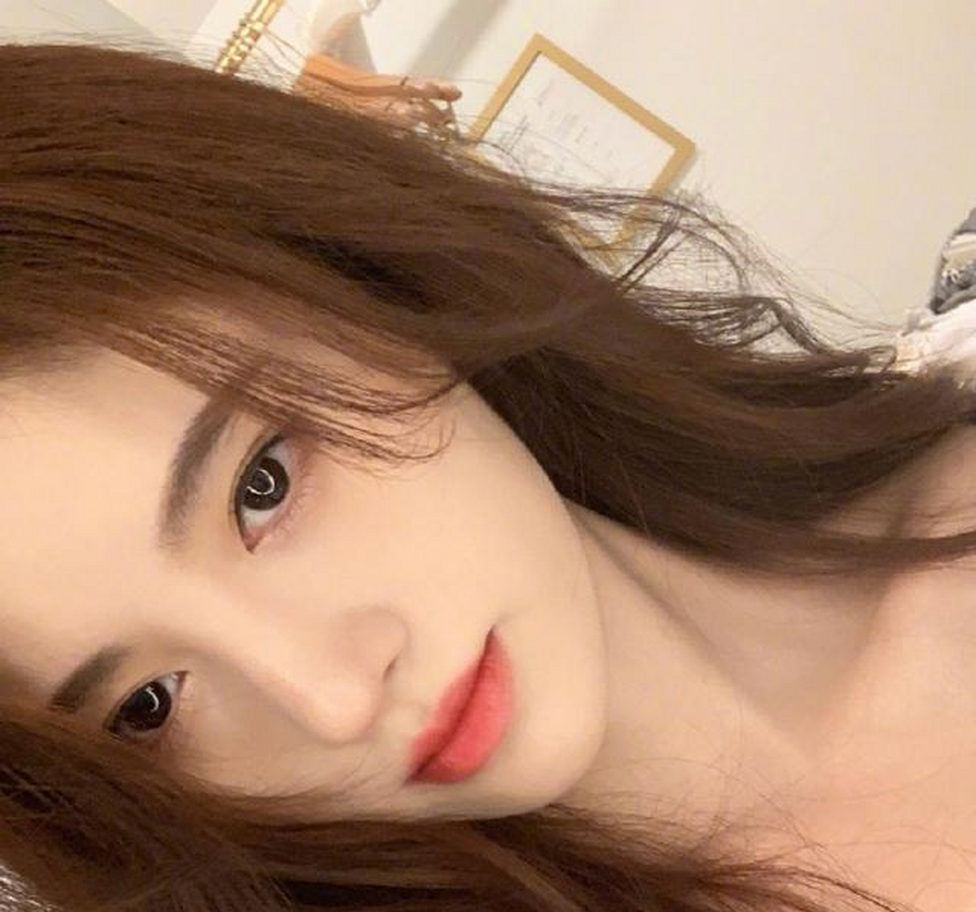 组图:鞠婧祎2019美照库存放送 红唇明眸肌肤白皙楚楚惹人爱