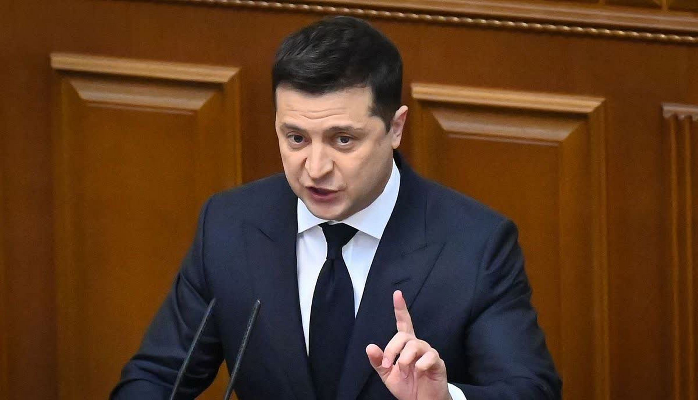 周五,加拿大议会在泽连斯基的联合演讲中向雅罗斯拉夫洪卡起立鼓掌