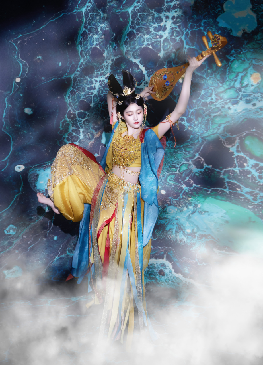 关晓彤敦煌飞天造型简直美翻了![亲吻]#气质美女# #性感美女