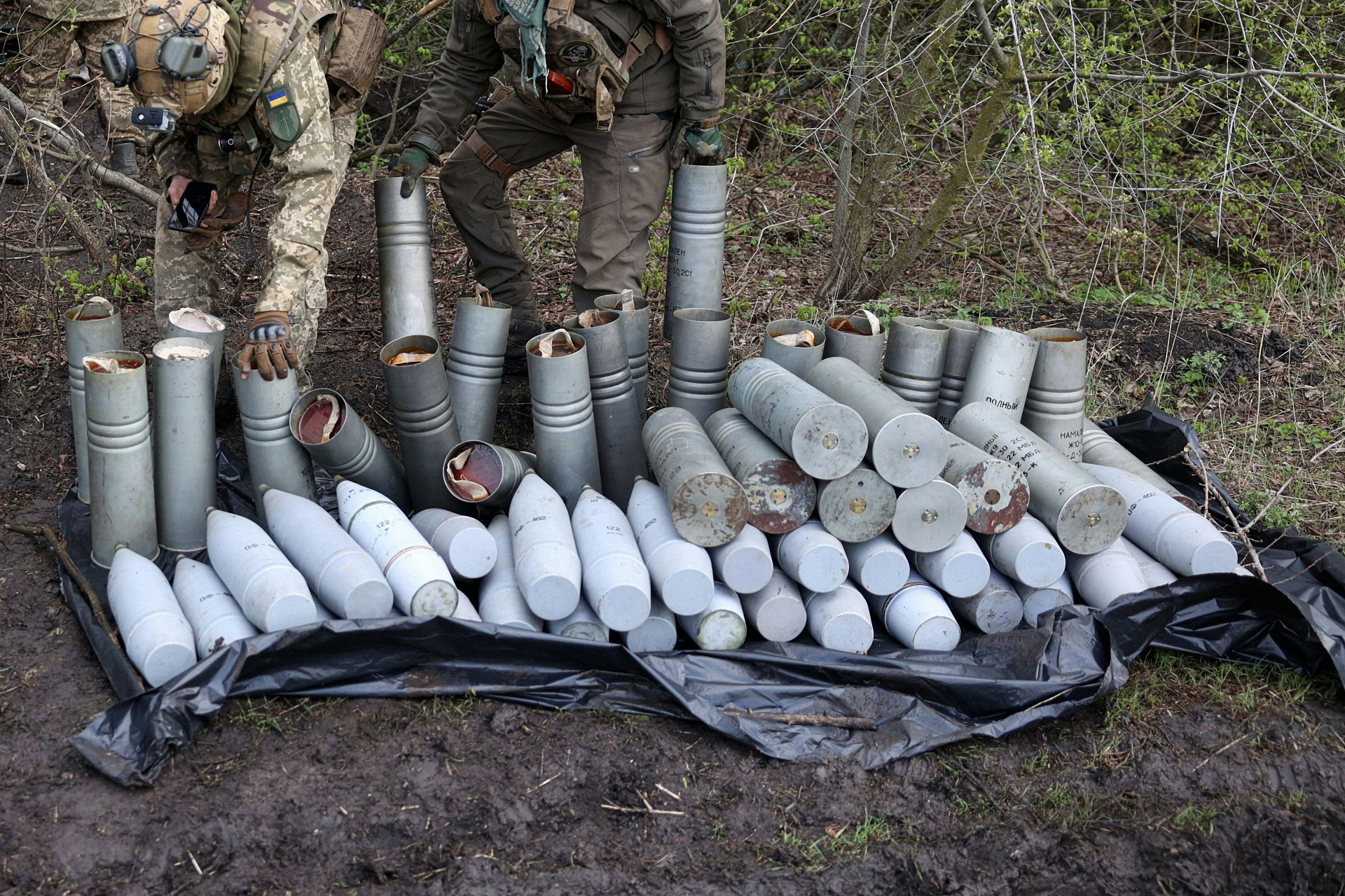 高分辨率图像# 乌军的122mm of462平底榴弹,乌军的d30很少,主力122炮