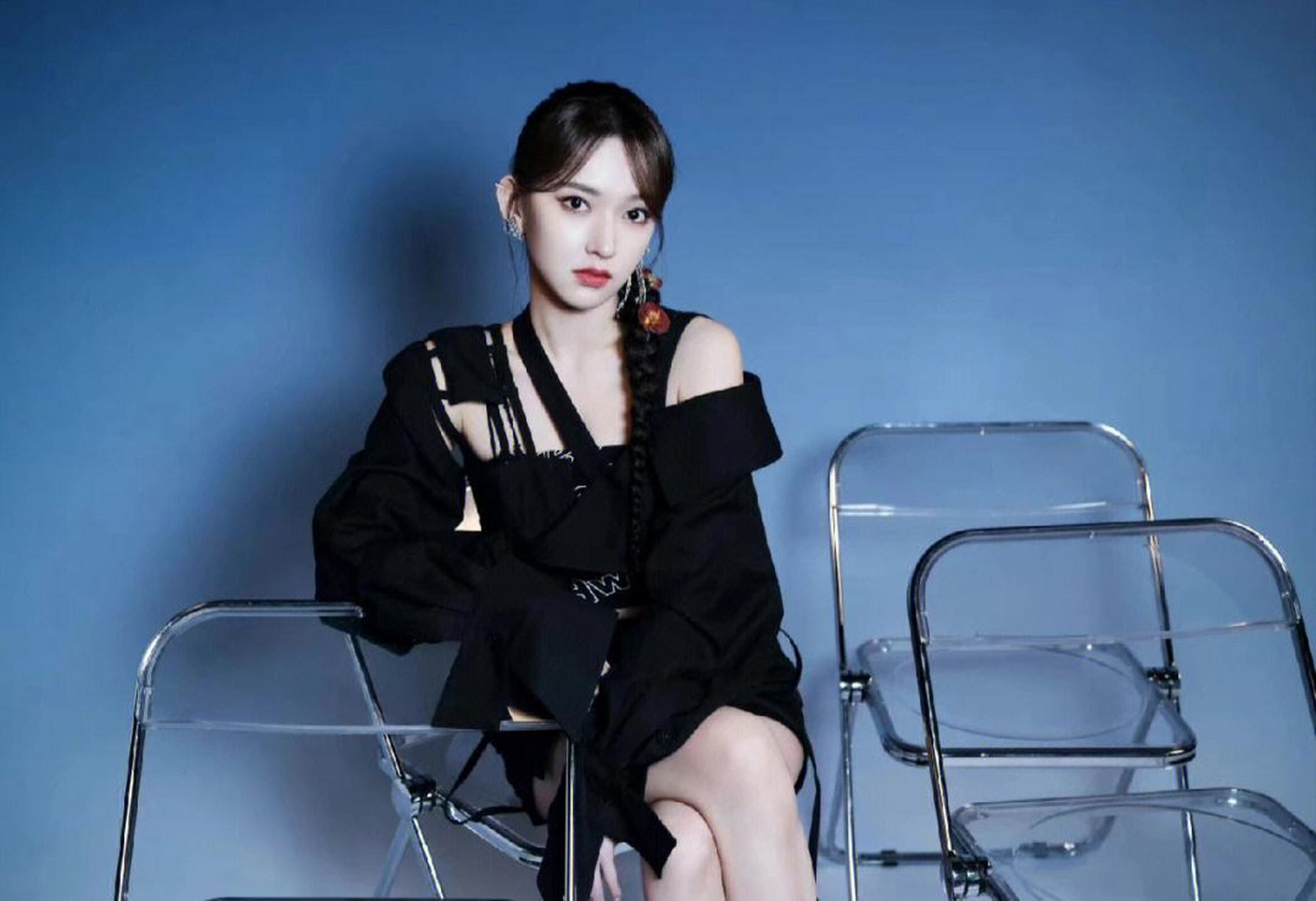 程潇腿骨折也去看了blackpink演唱会,近日网友发现程潇居然也是black