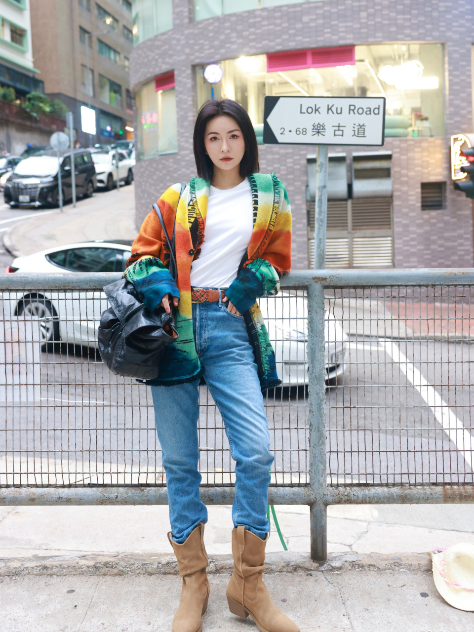 主持人杨乐上海时尚街拍!牛仔裤,白t恤,简单自然