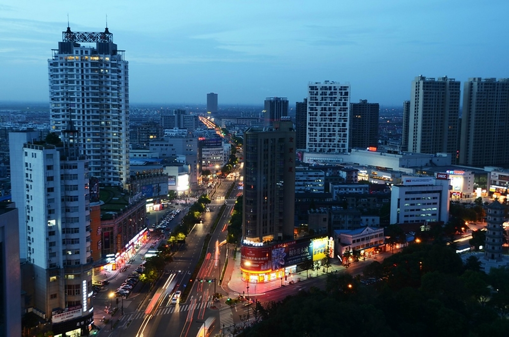 桐乡市,浙江省省辖县级市,由嘉兴市代管,位于浙江省北部,杭嘉湖平原