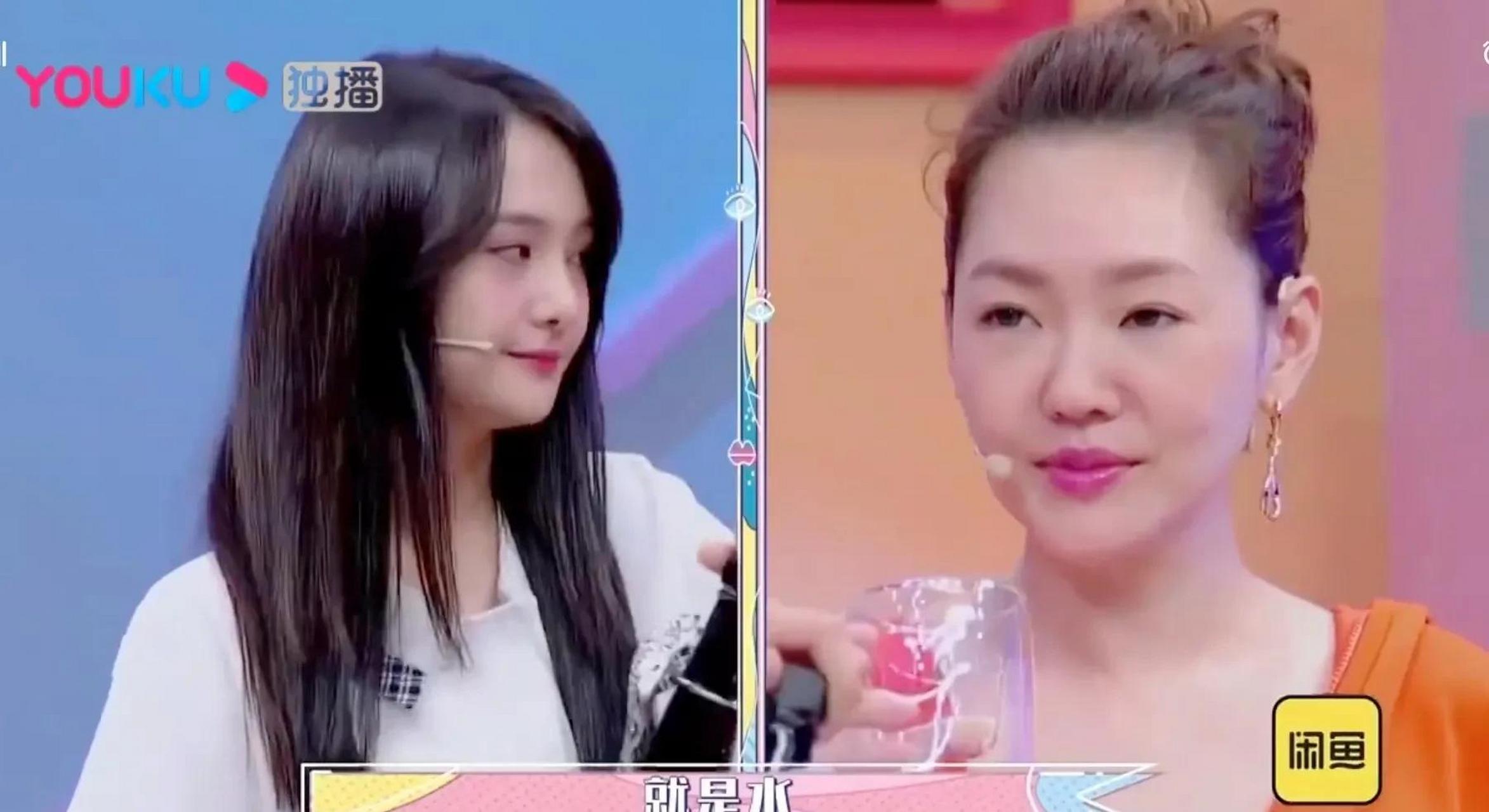 " 然后郑爽就将水递给了小s