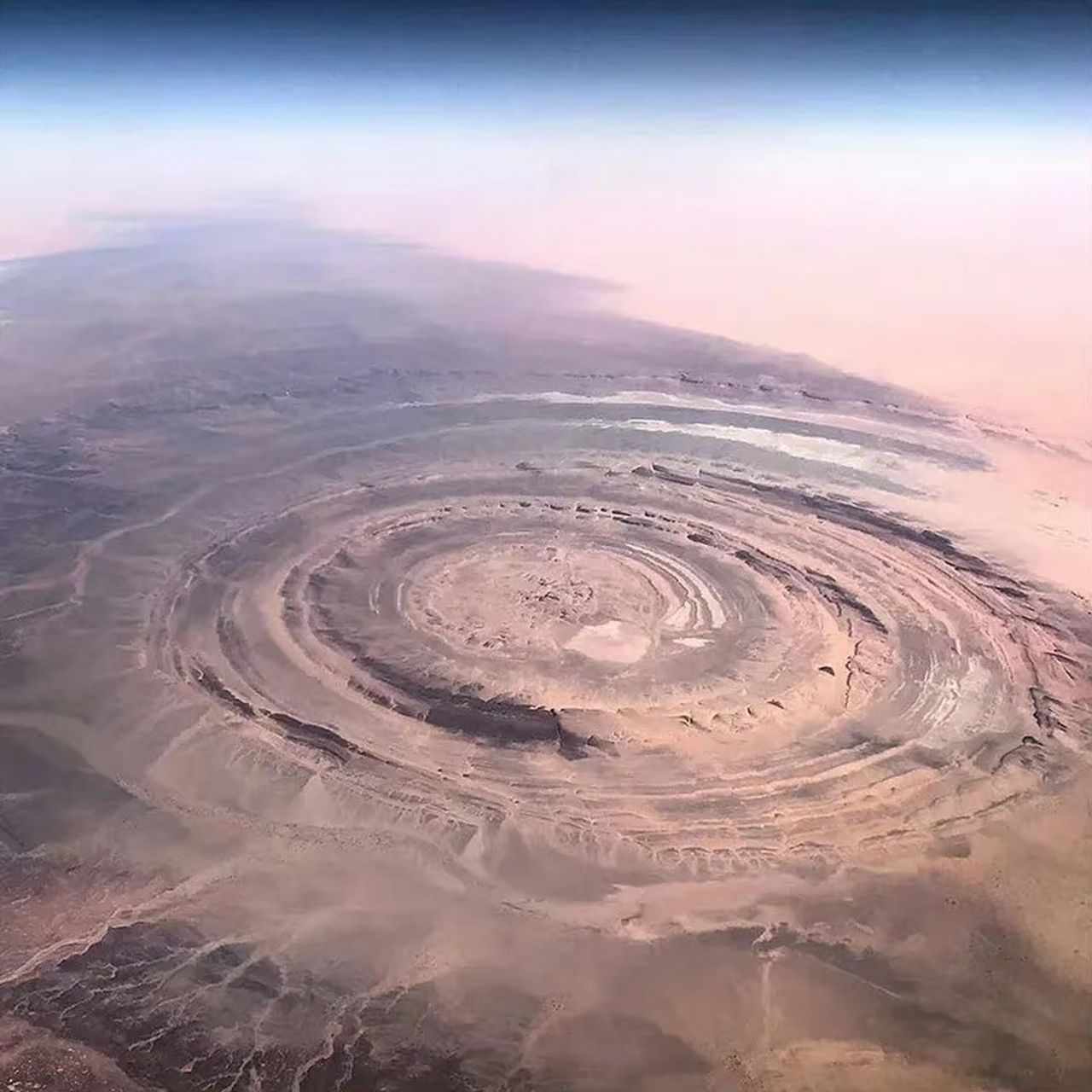 理查特结构,又称撒哈拉之眼(eye of the sahara),是一个位于撒哈拉